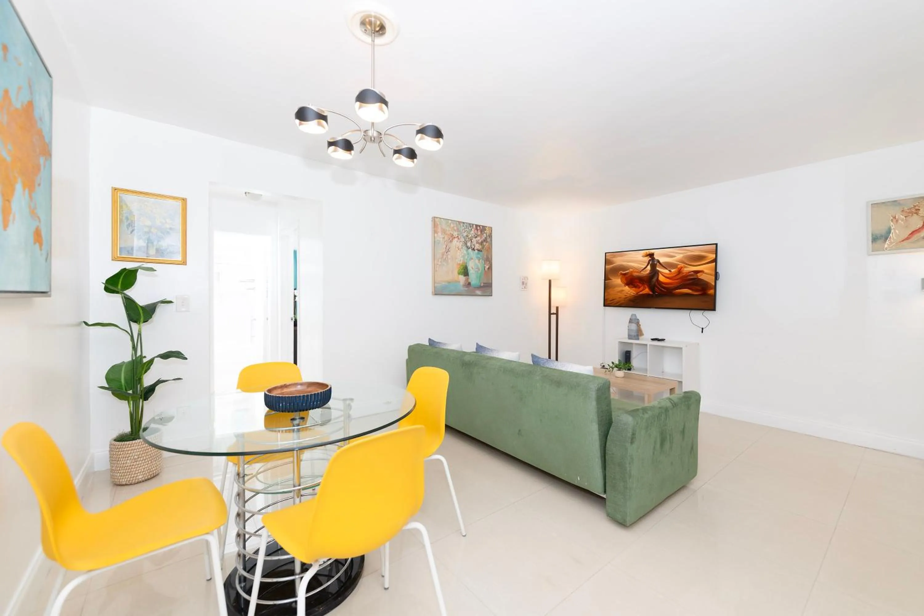 TV and multimedia in Sofi Beach Apartments