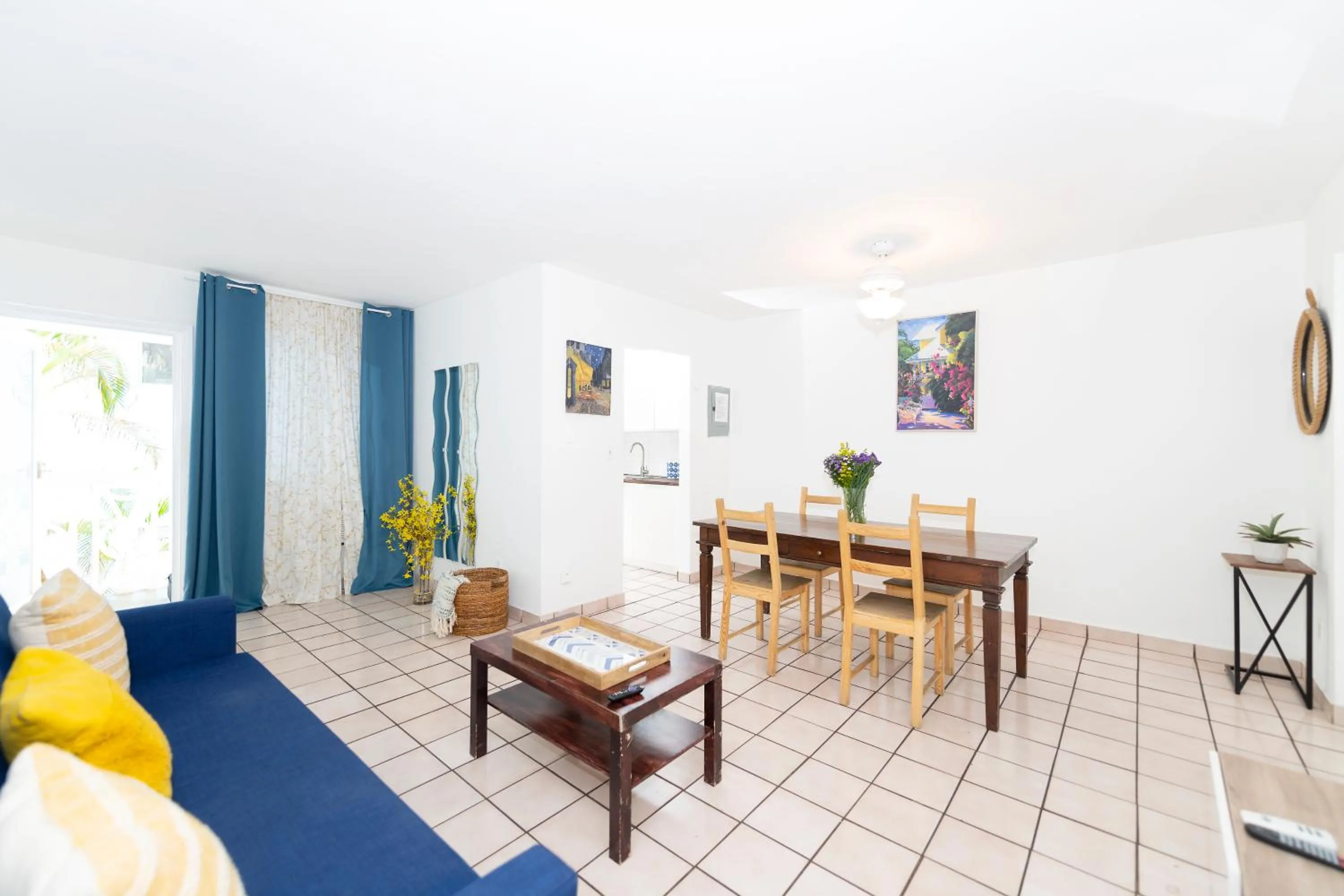 Dining area in Sofi Beach Apartments