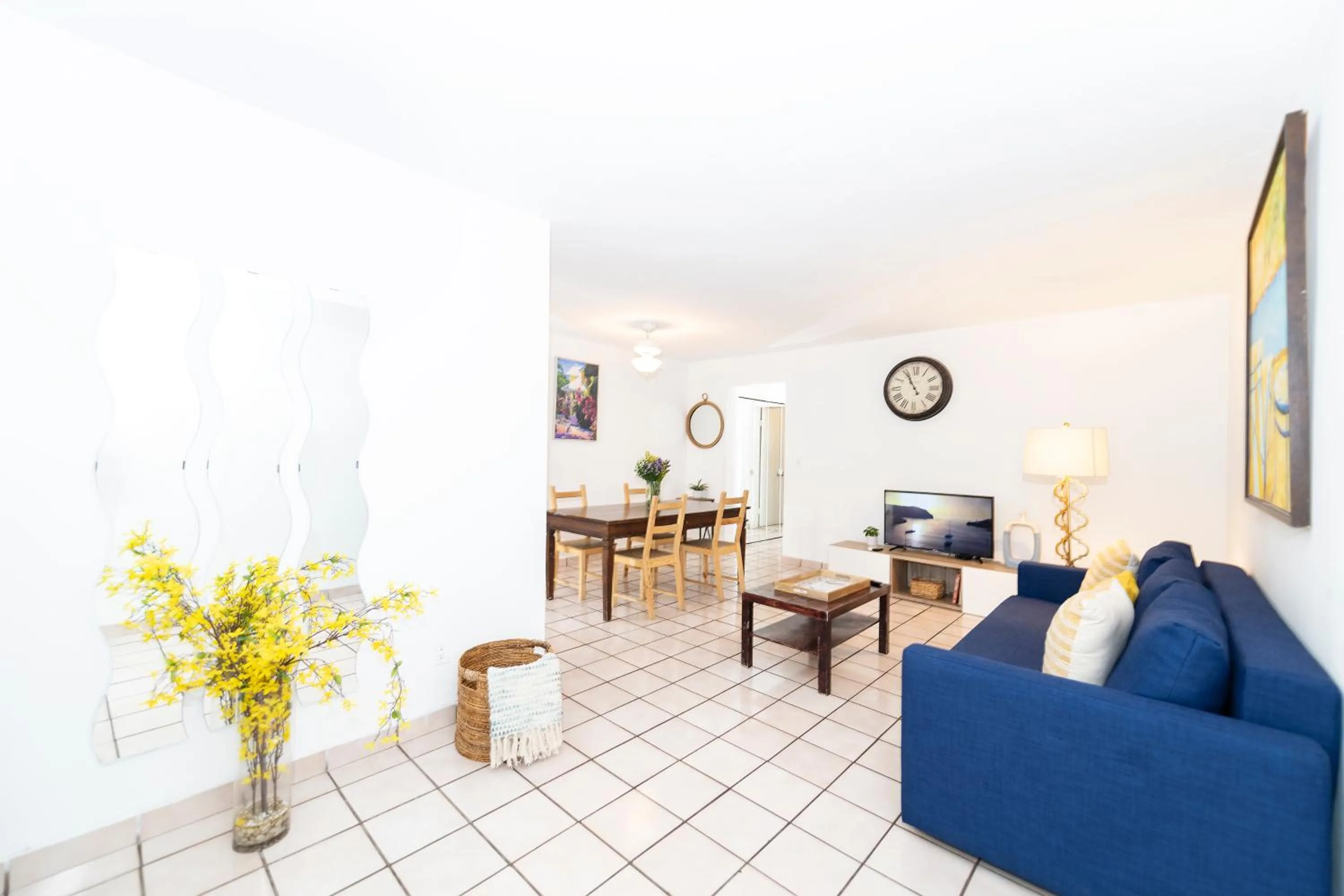 Dining area in Sofi Beach Apartments