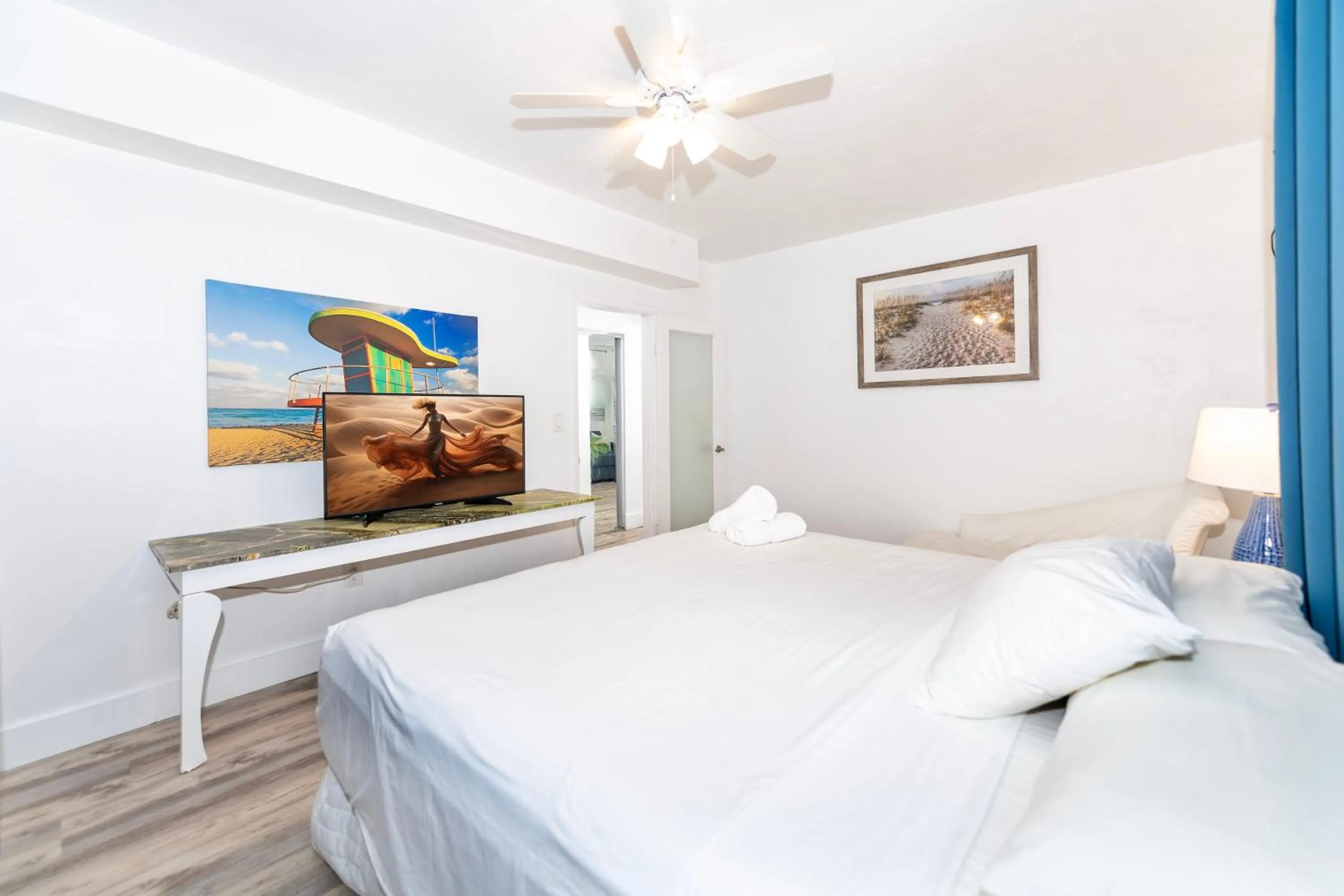 Bed in Sofi Beach Apartments