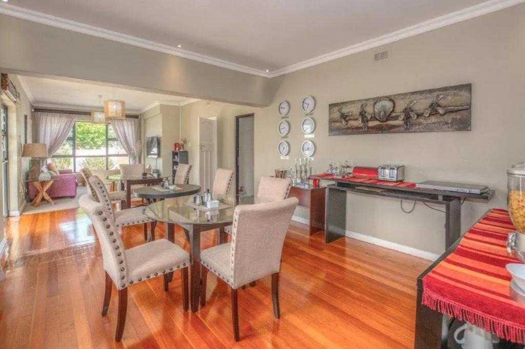 Dining area in Cashmere Suites