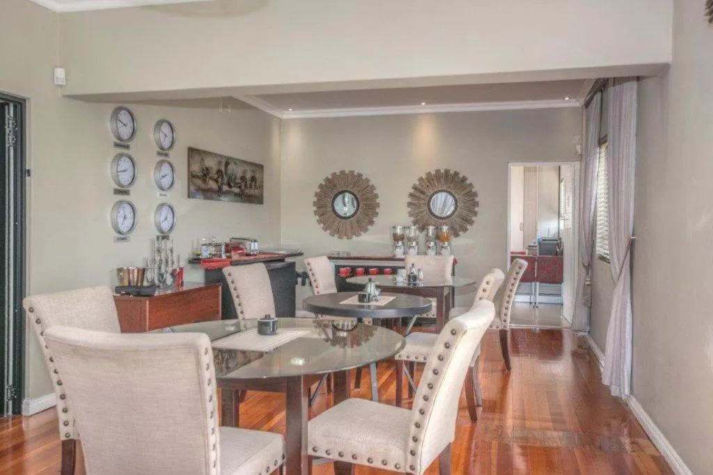 Dining area in Cashmere Suites