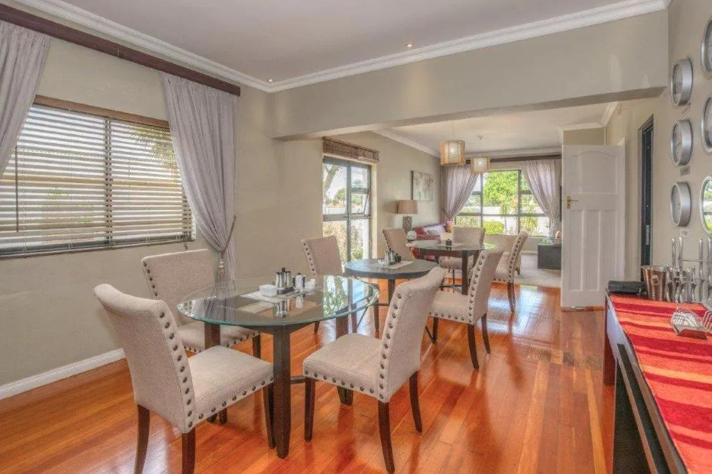 Dining area in Cashmere Suites