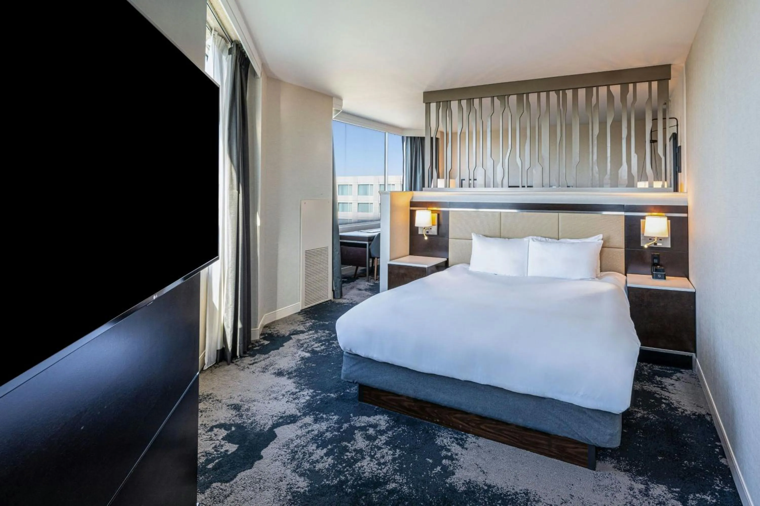 Photo of the whole room, Bed in Grand Bay Hotel San Francisco