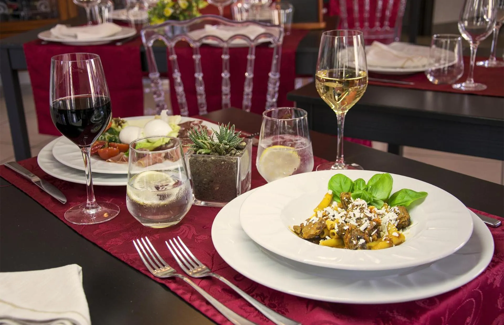 Restaurant/places to eat in Hotel Grazia Eboli