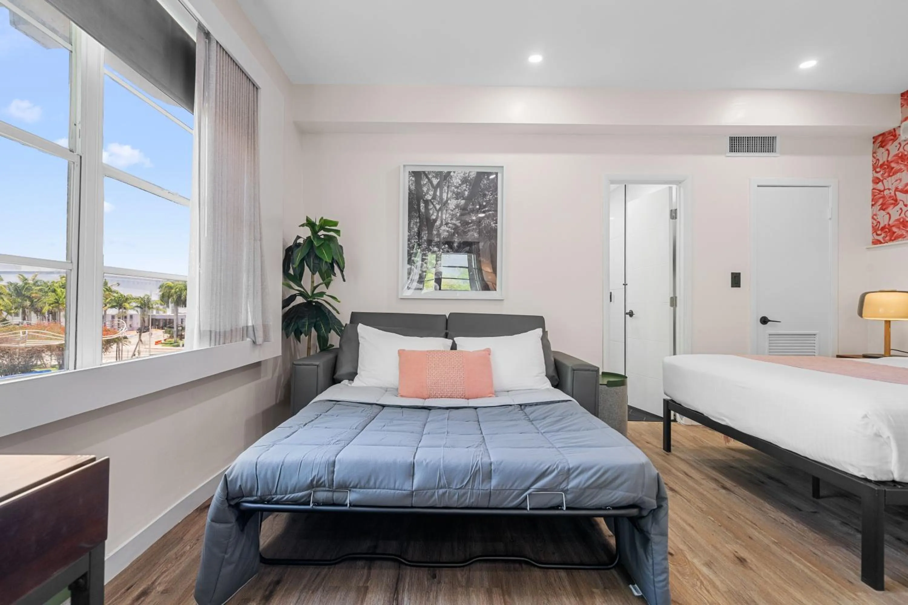 Bed in Greenview Hotel By Lowkl