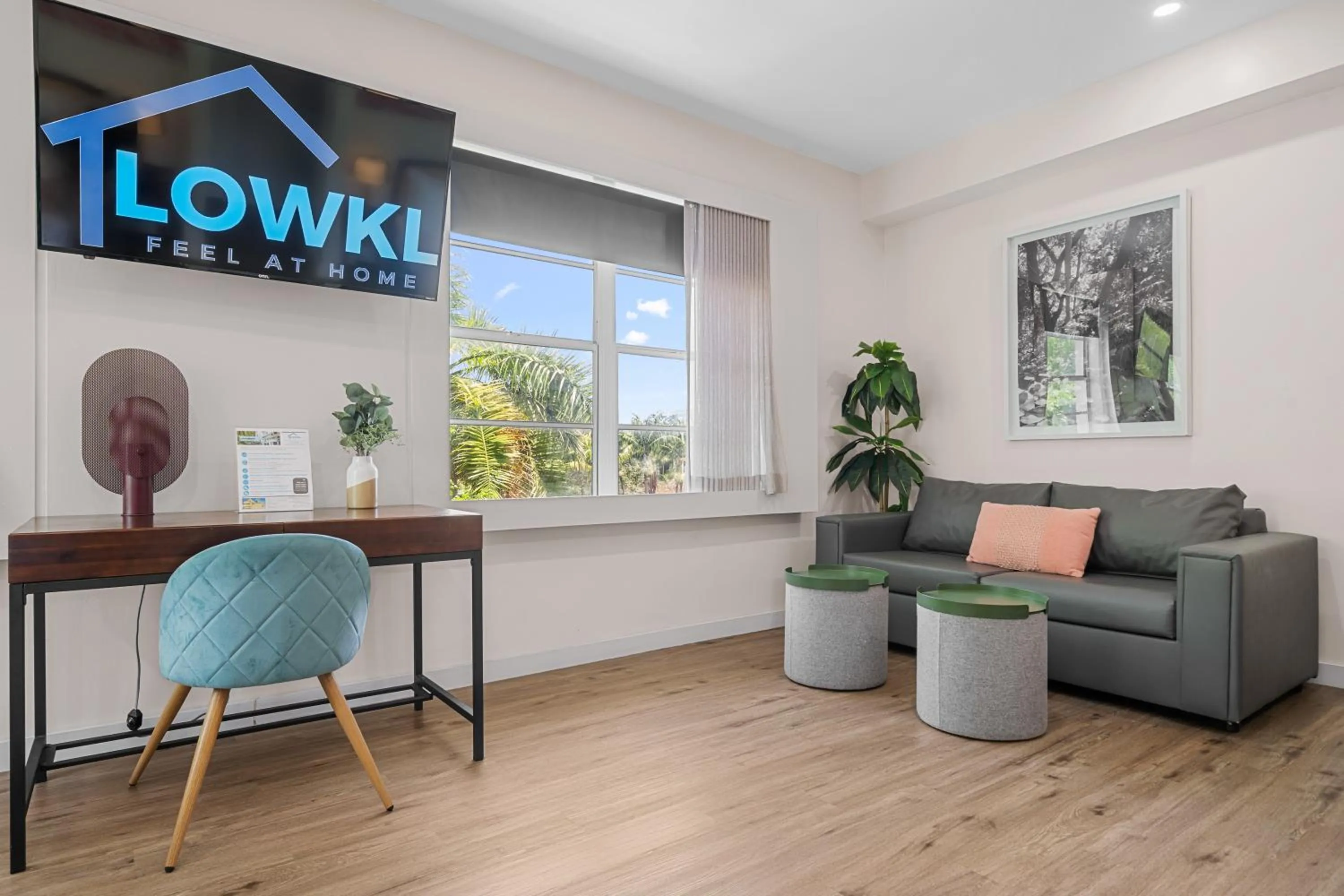 TV and multimedia in Greenview Hotel By Lowkl