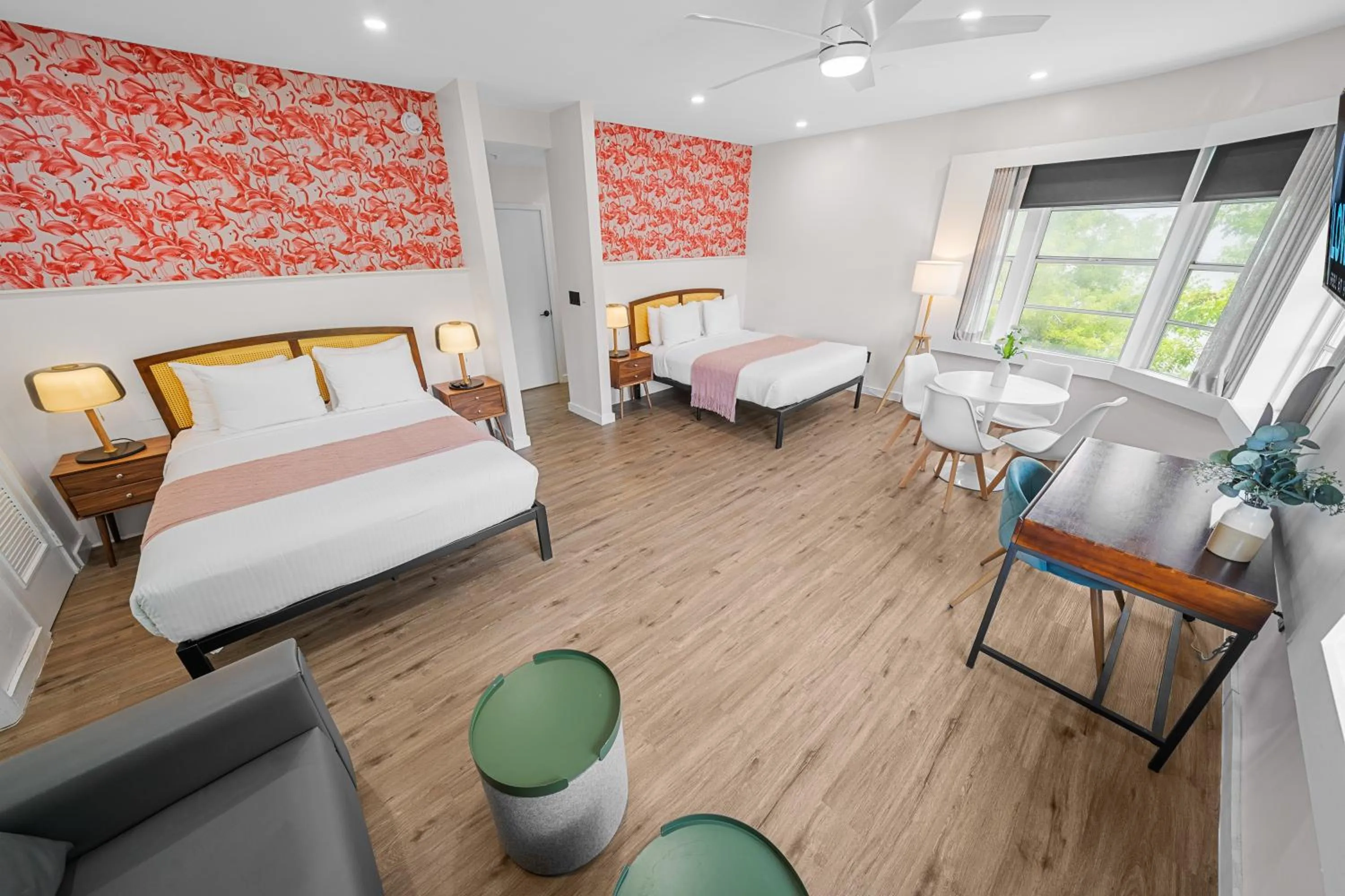 Photo of the whole room, Bed in Greenview Hotel By Lowkl