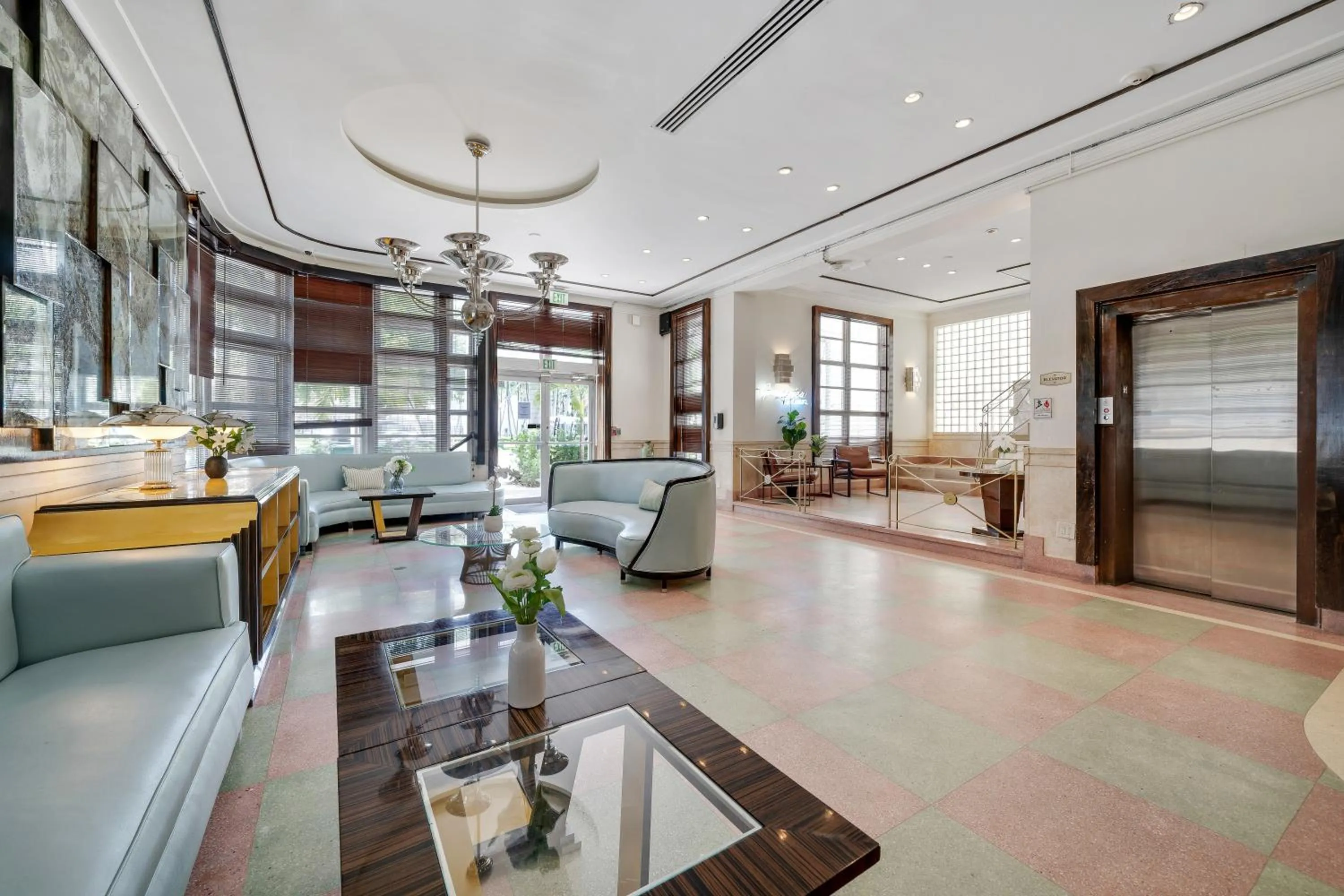 Lobby or reception in Greenview Hotel By Lowkl