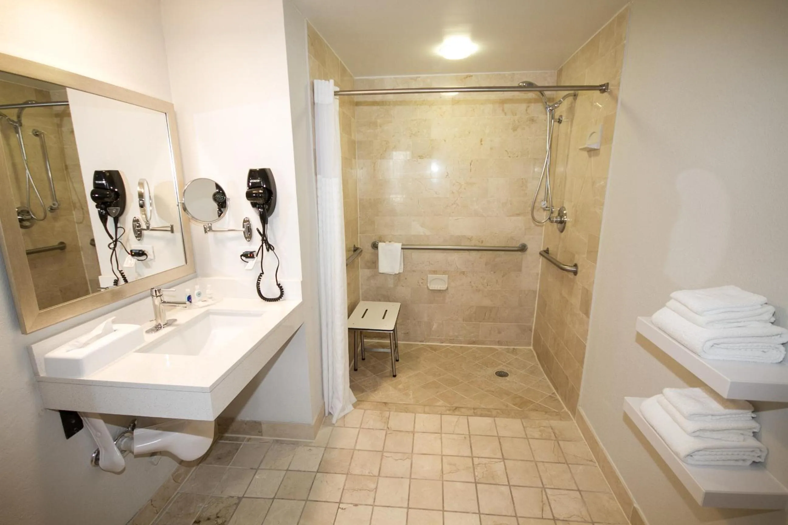 Bathroom in Comfort Inn & Suites Downtown Brickell-Port of Miami