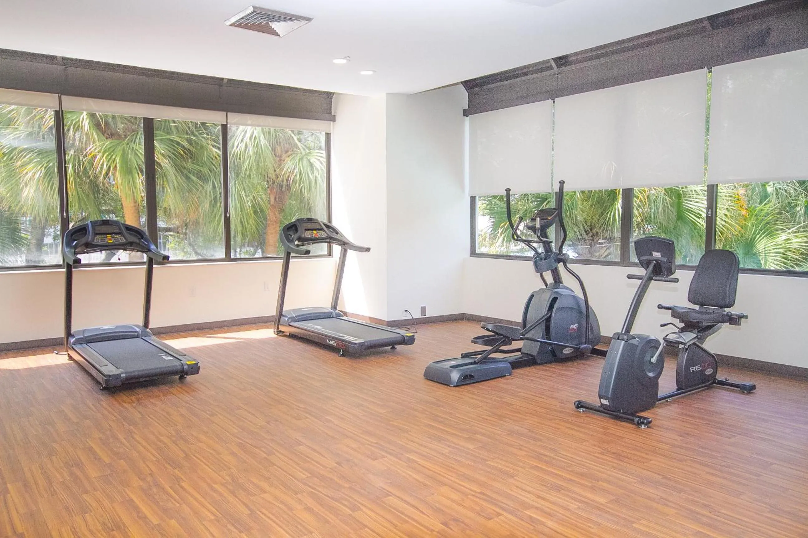 Property building in Comfort Inn & Suites Downtown Brickell-Port of Miami