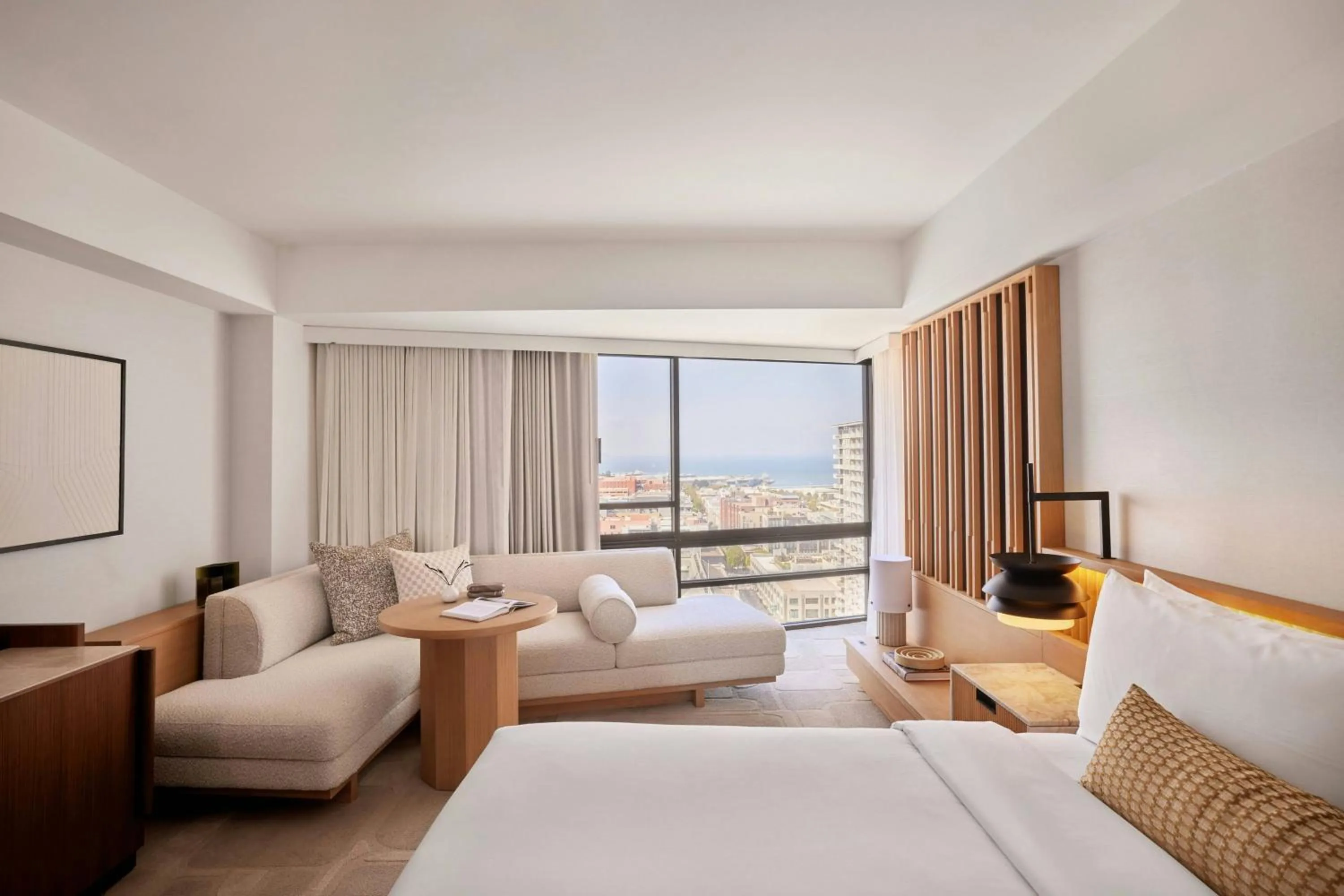 Photo of the whole room, Bed in Le Meridien San Francisco