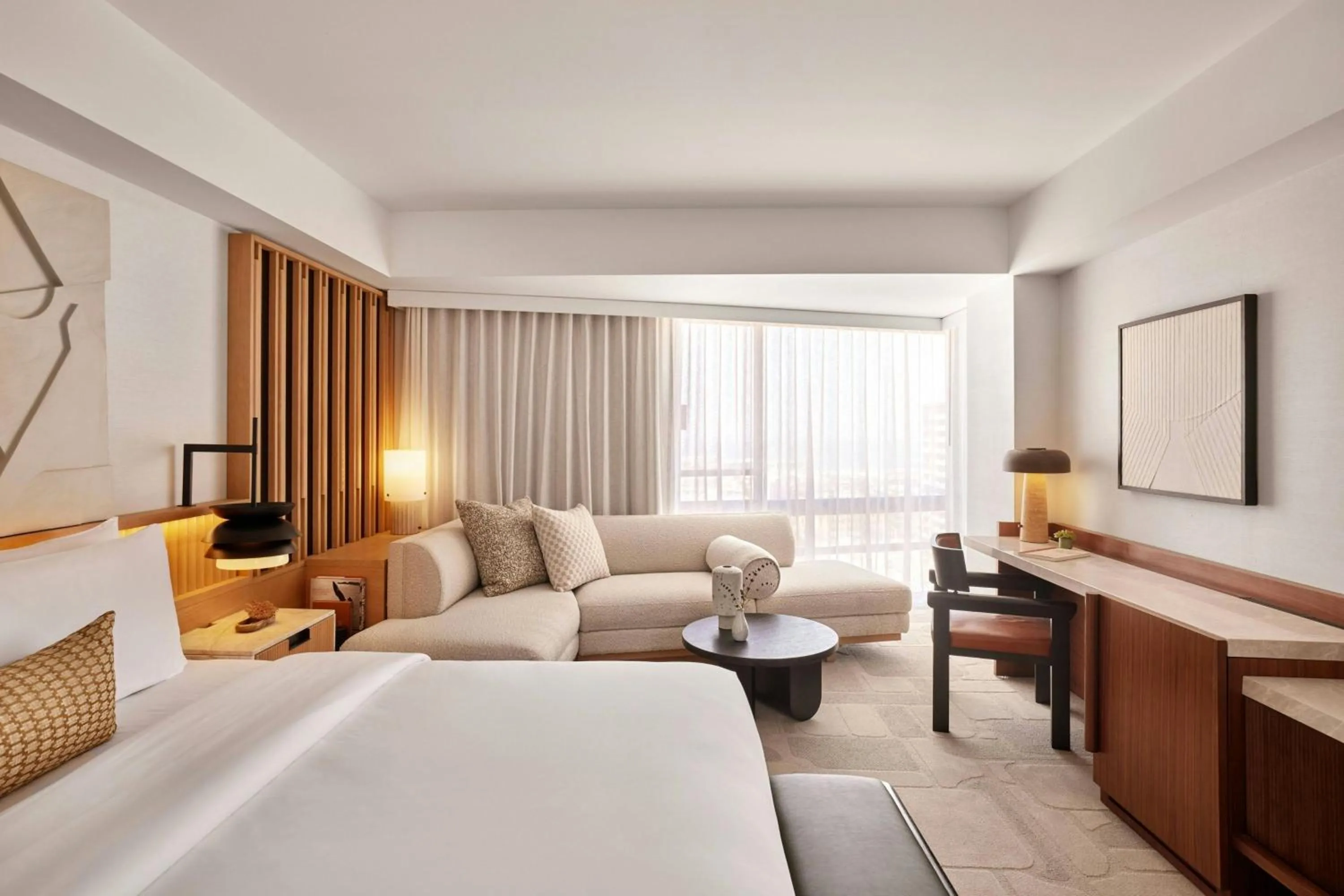 Photo of the whole room, Bed in Le Meridien San Francisco