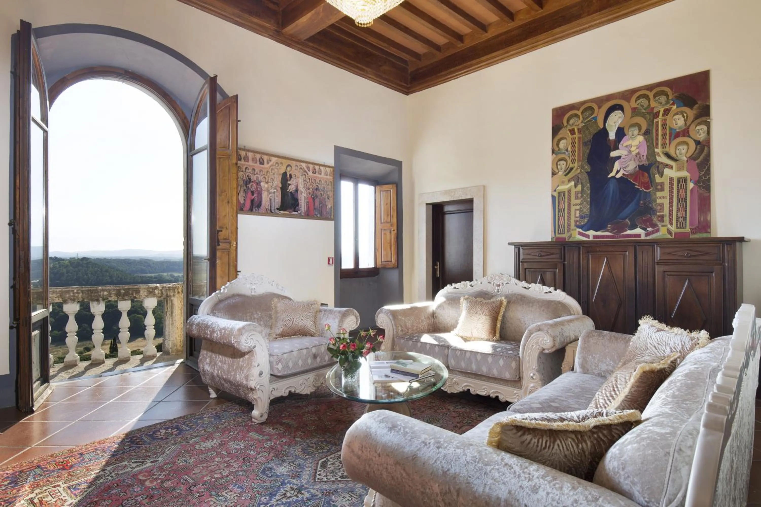 Communal lounge/ TV room in Villa Lecchi Hotel Wellness