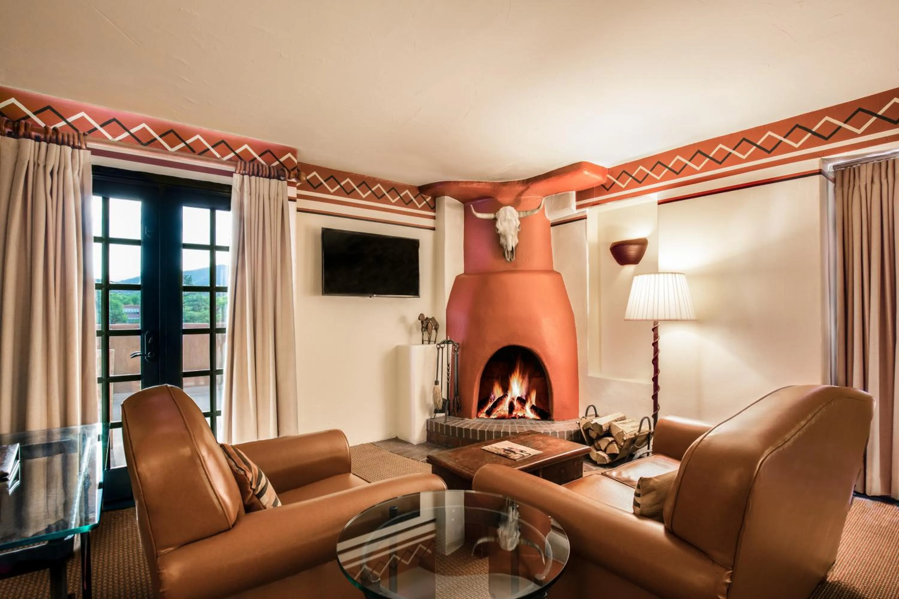Communal lounge/ TV room in Inn & Spa at Loretto