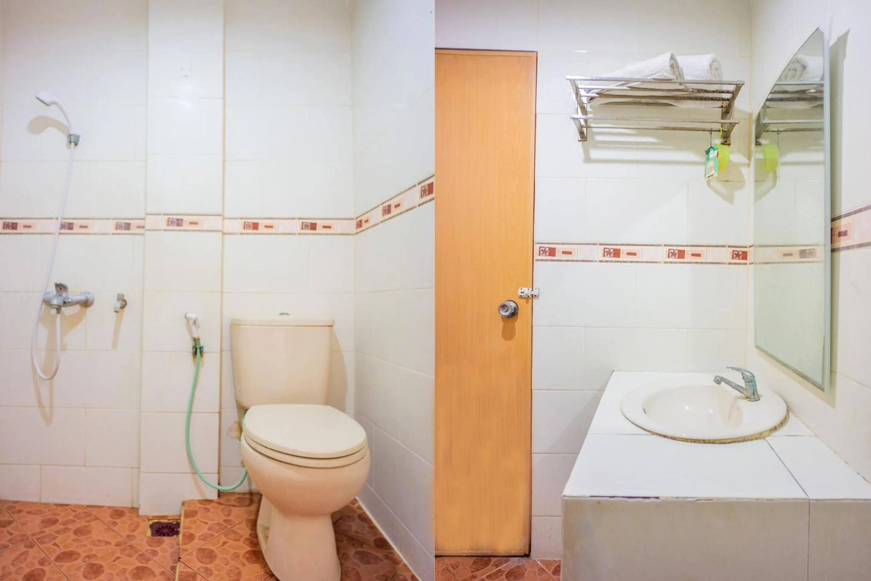 Bathroom in Hotel O Wisma Kuta Karang