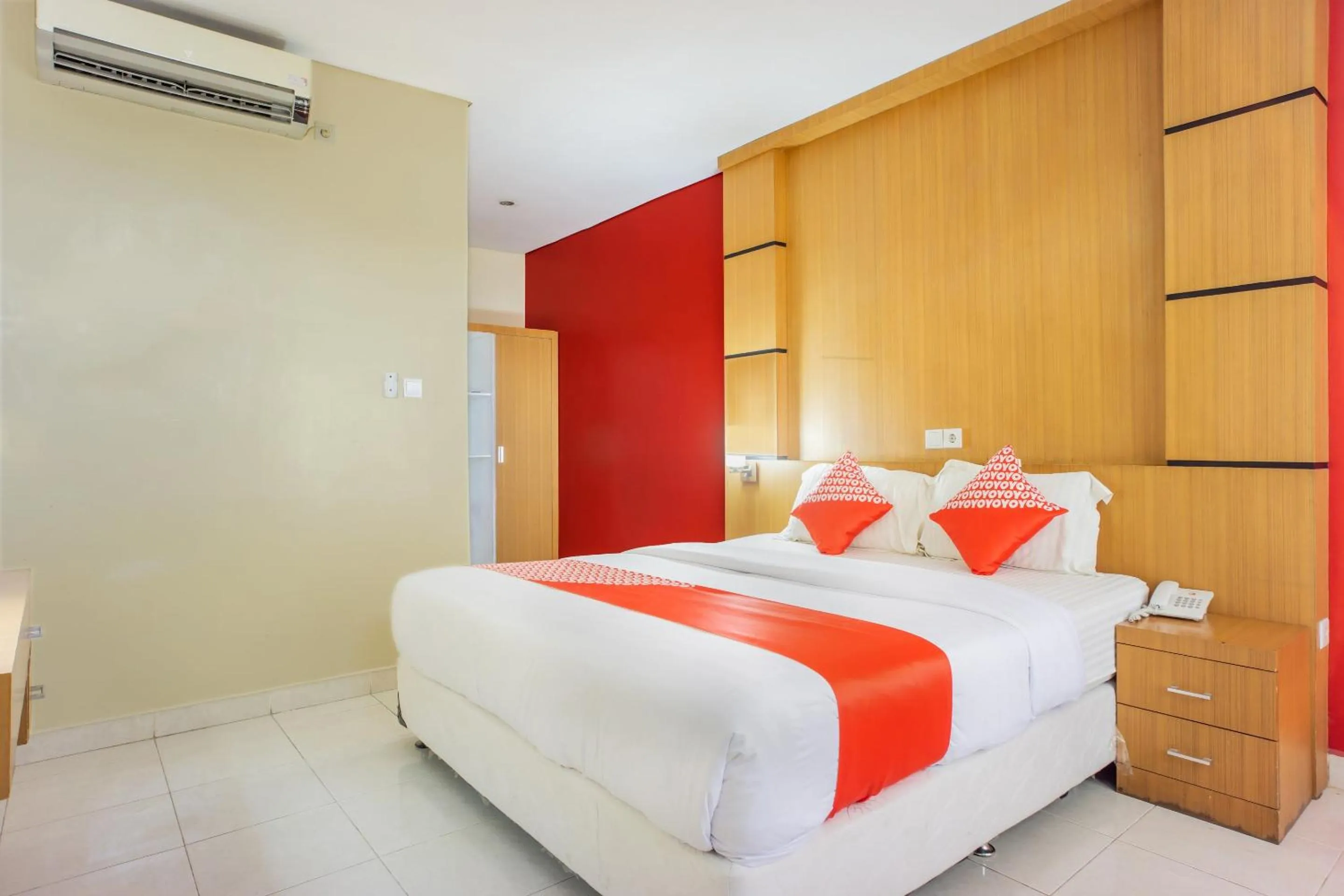Bedroom, Bed in Hotel O Wisma Kuta Karang