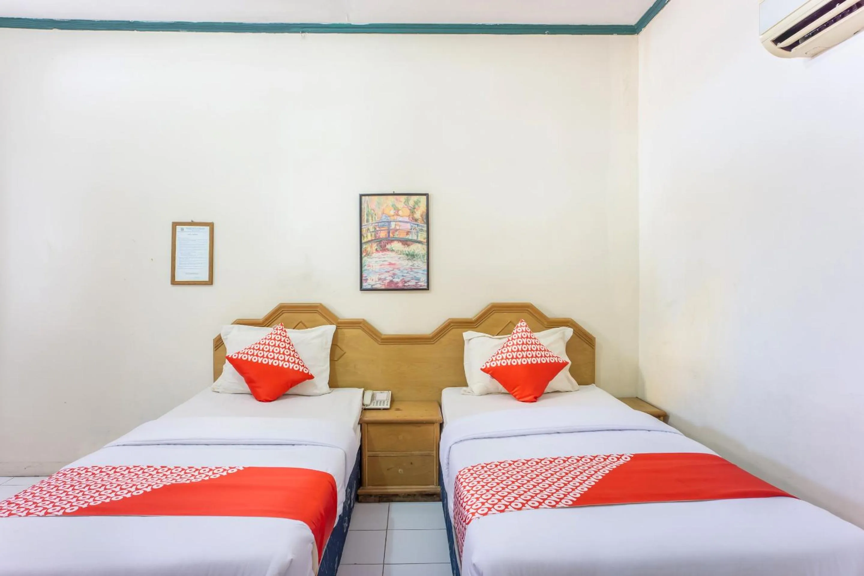 Bedroom, Bed in Hotel O Wisma Kuta Karang