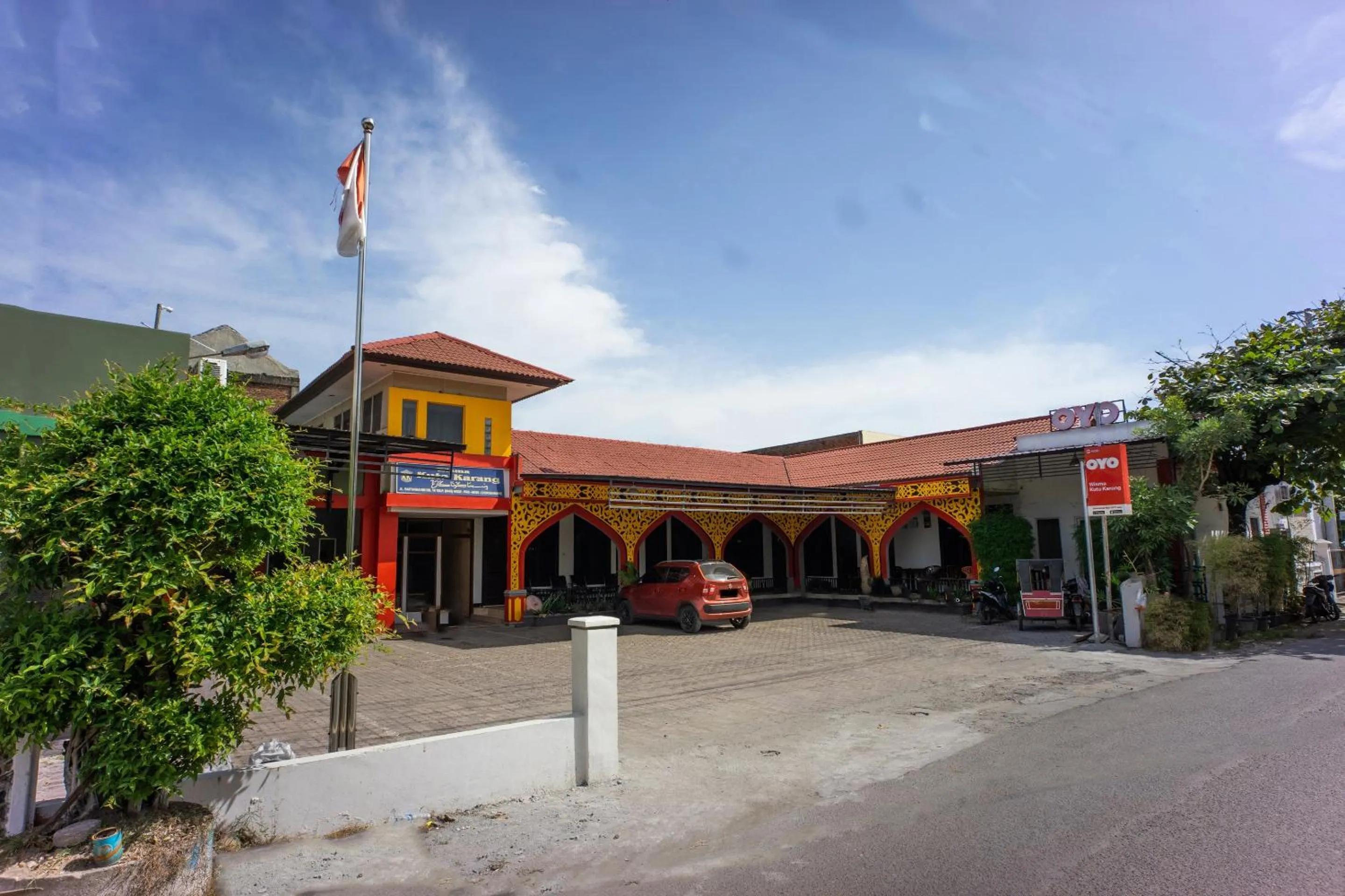 Facade/entrance in Hotel O Wisma Kuta Karang
