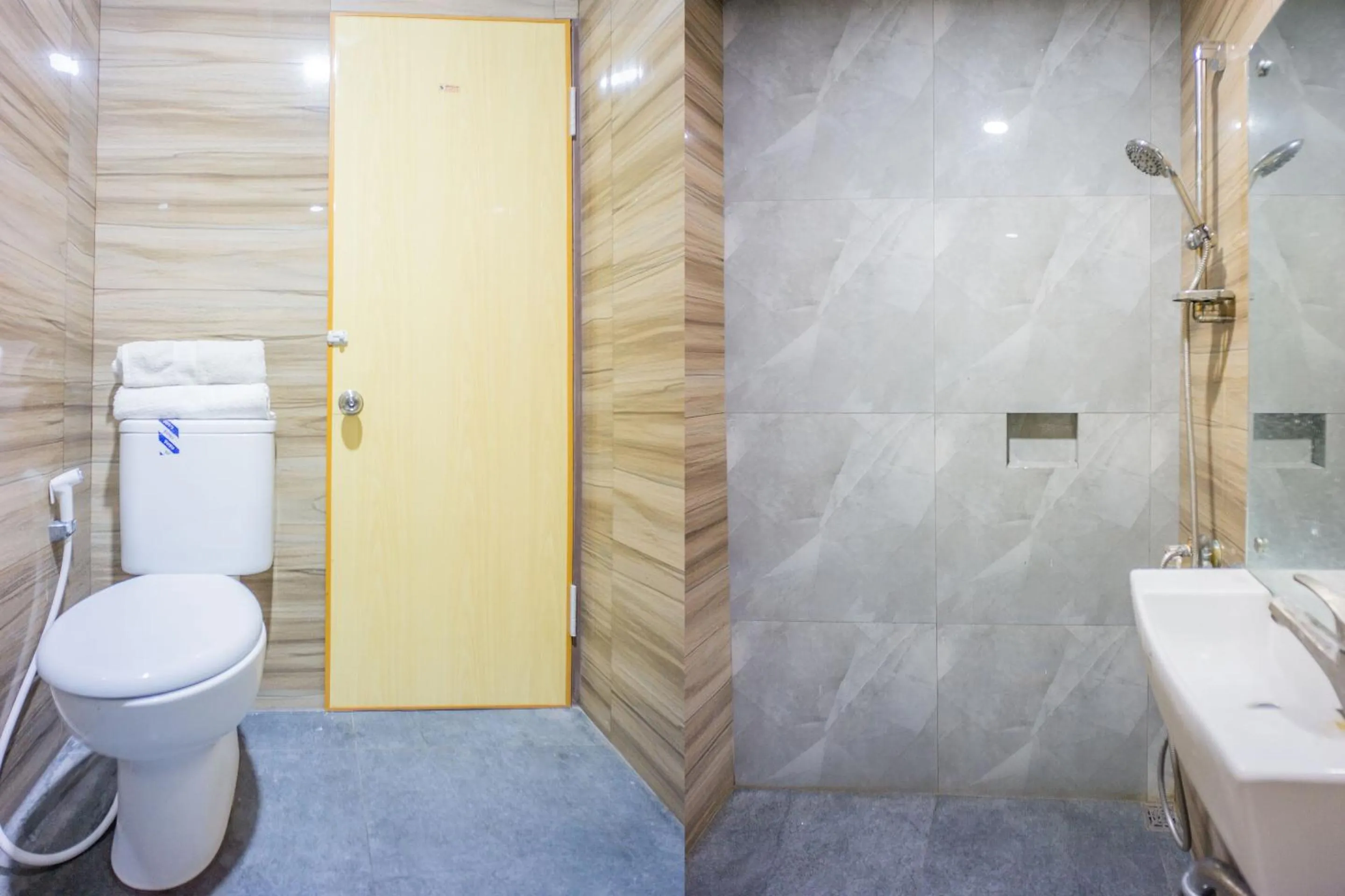 Bathroom in Hotel O Wisma Kuta Karang