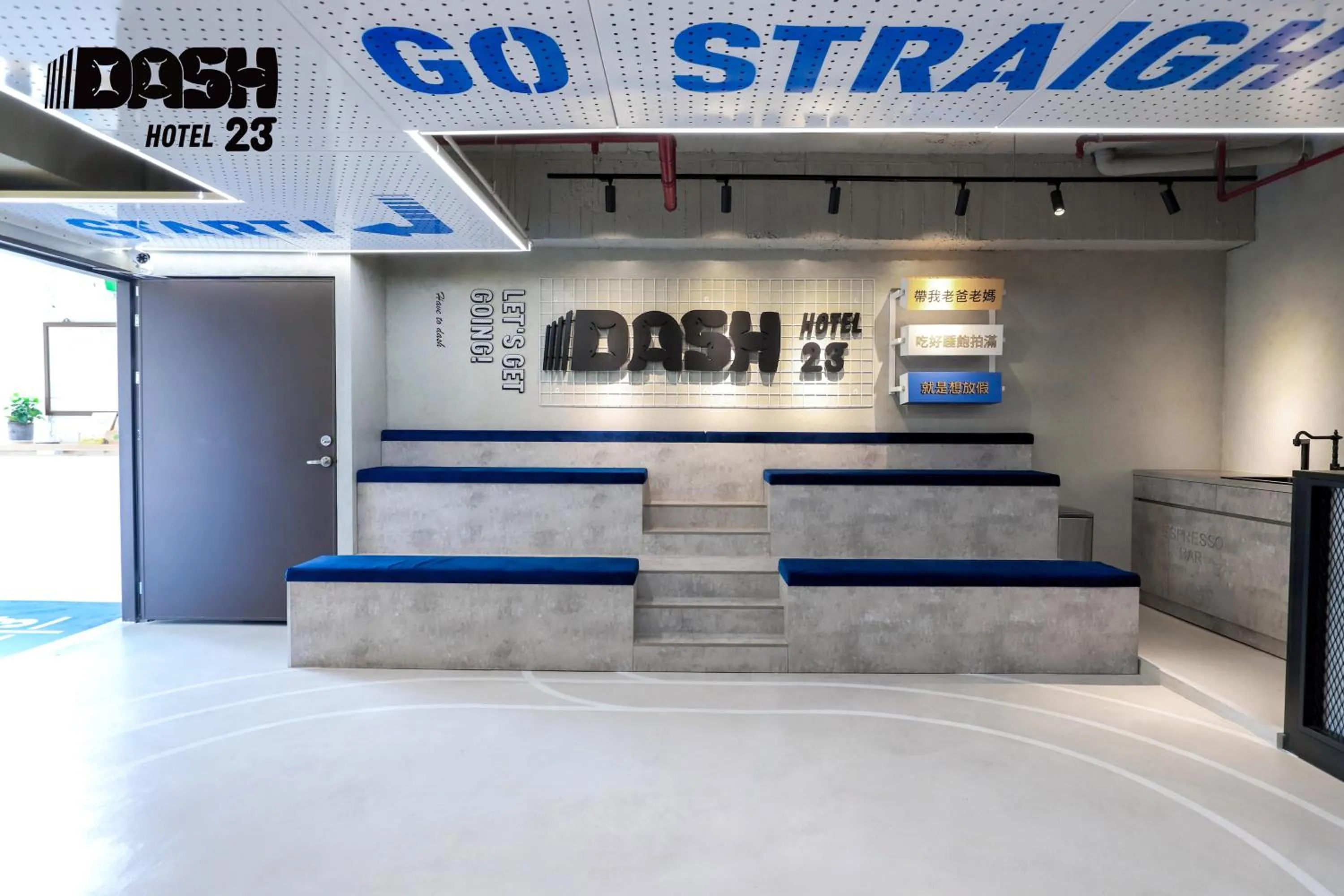 Facade/entrance in Dash 23 Hotel