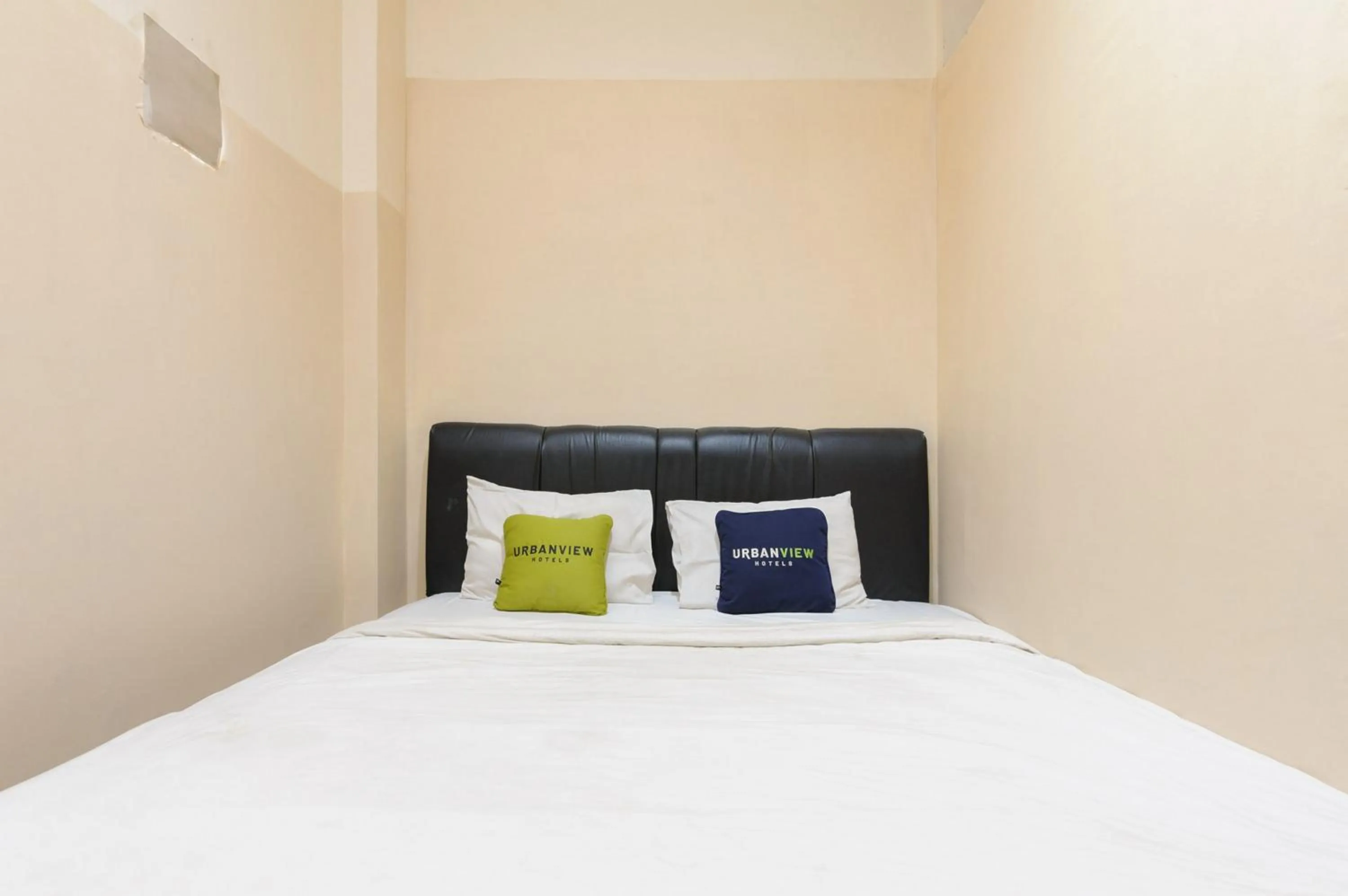 Bedroom, Bed in Urbanview Hotel Residence 446 Tanjung Duren