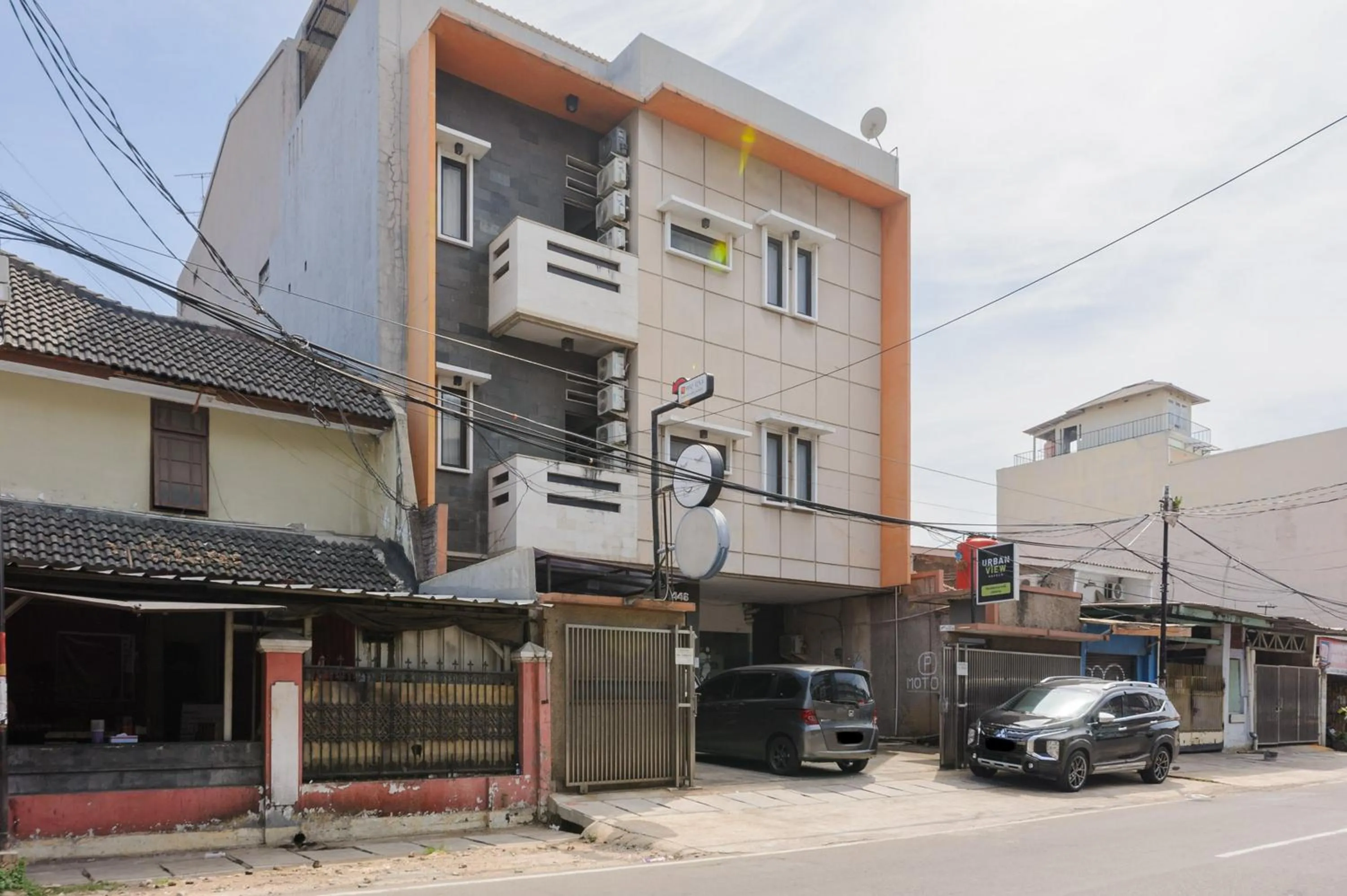 Facade/entrance in Urbanview Hotel Residence 446 Tanjung Duren