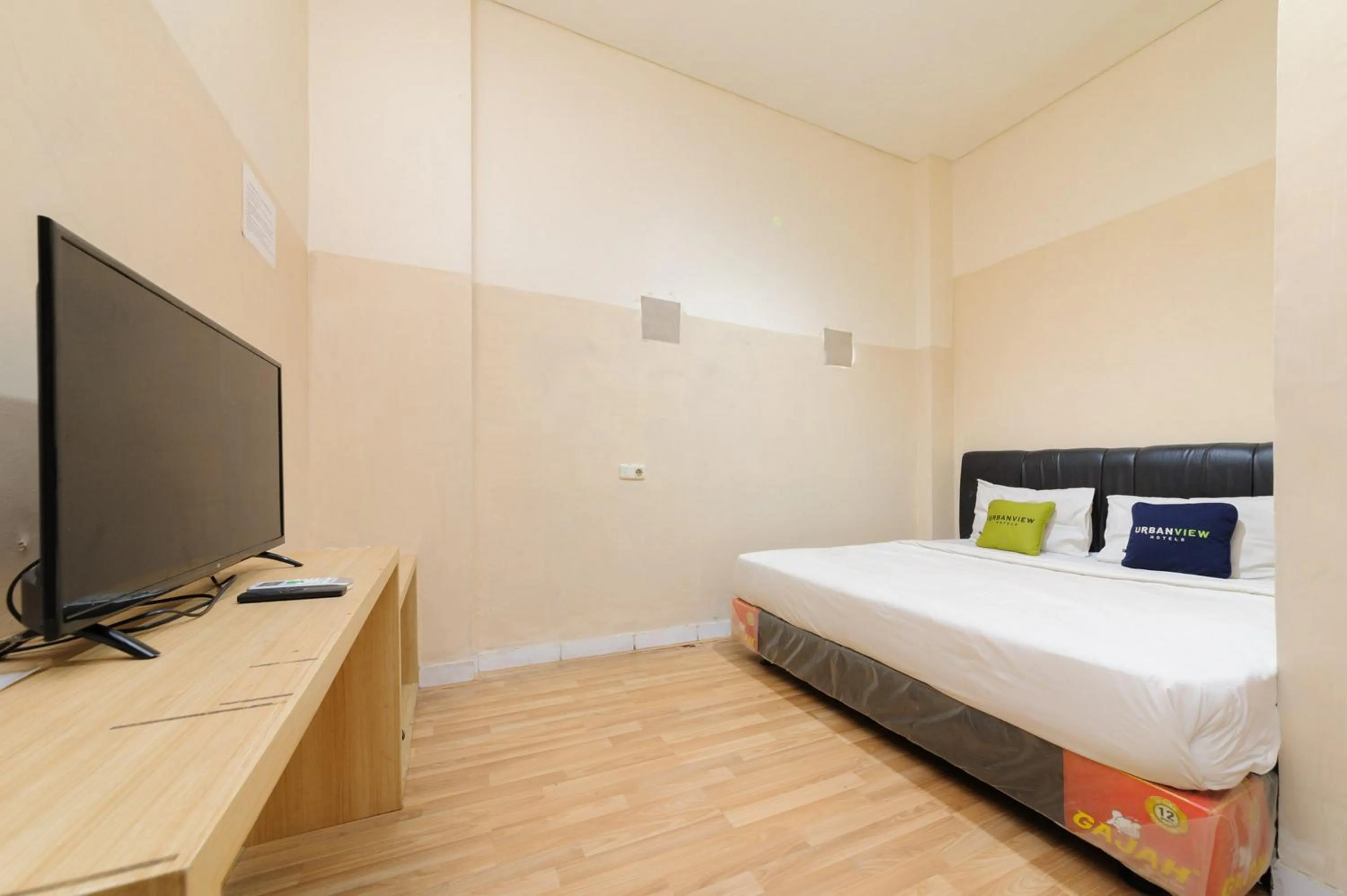 Bedroom, Bed in Urbanview Hotel Residence 446 Tanjung Duren