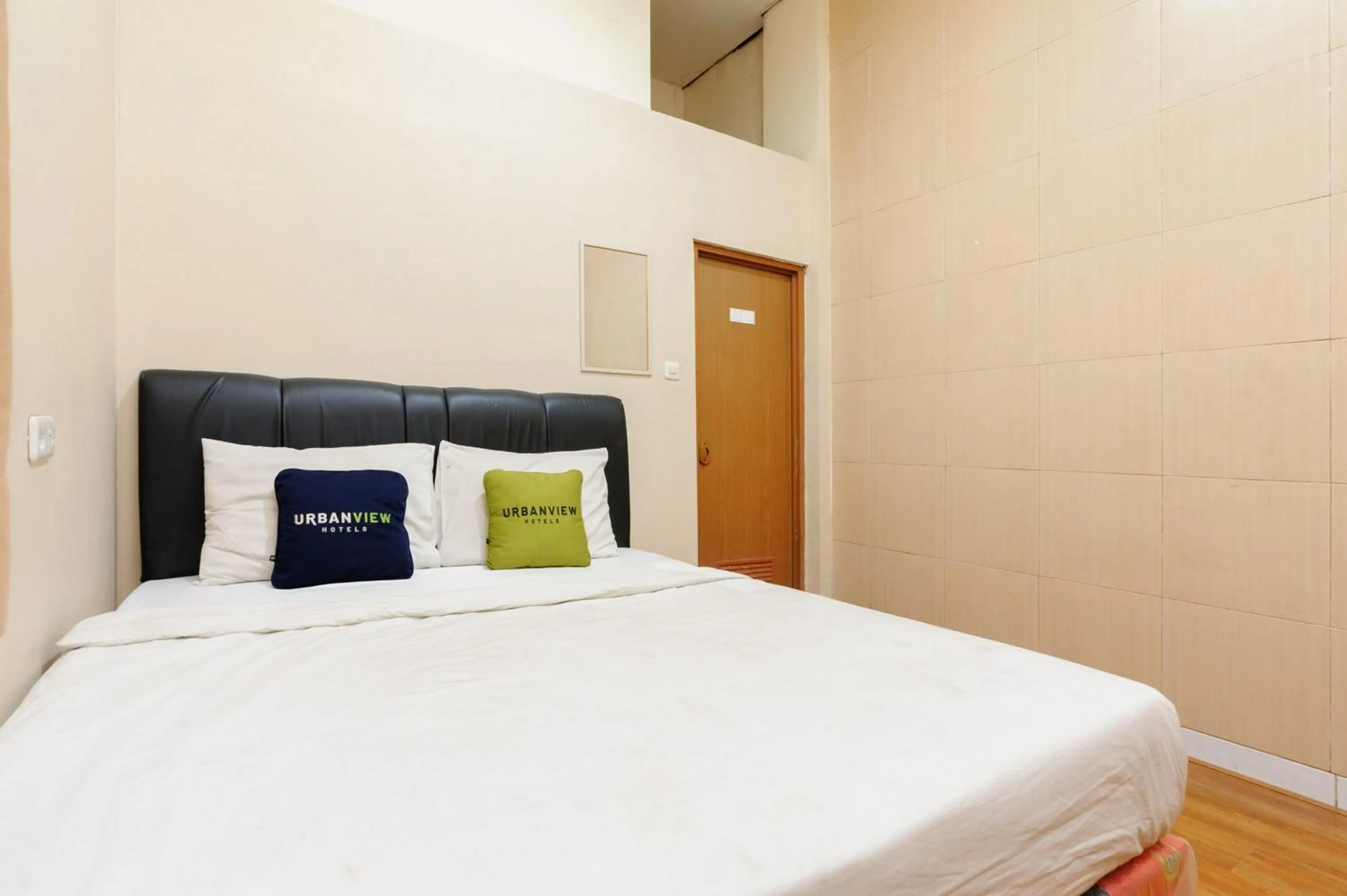 Bedroom, Bed in Urbanview Hotel Residence 446 Tanjung Duren