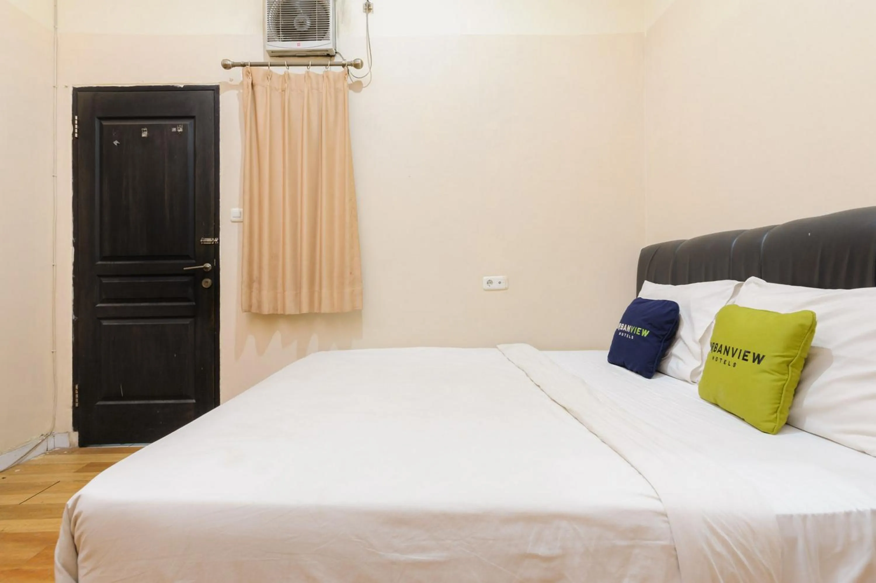 Bedroom, Bed in Urbanview Hotel Residence 446 Tanjung Duren