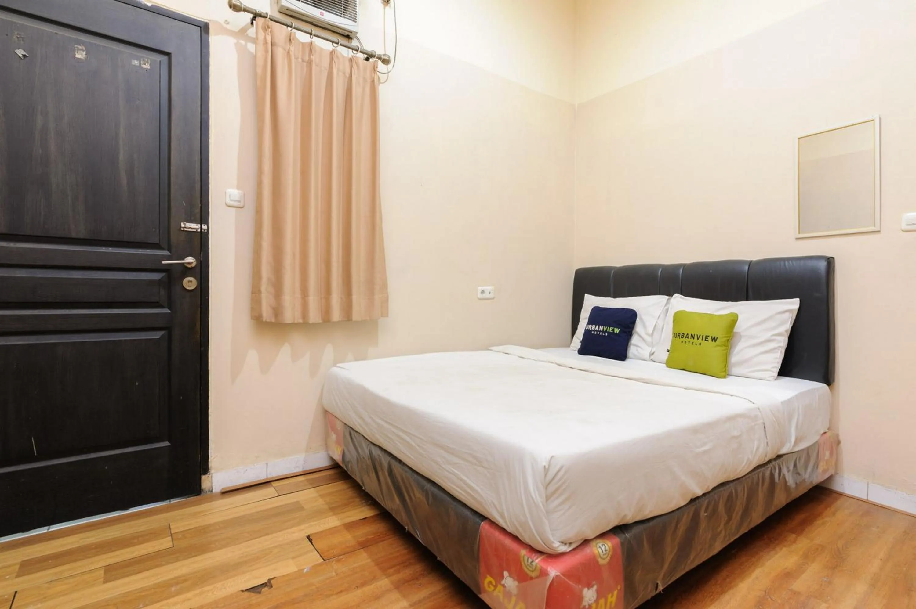 Bedroom, Bed in Urbanview Hotel Residence 446 Tanjung Duren
