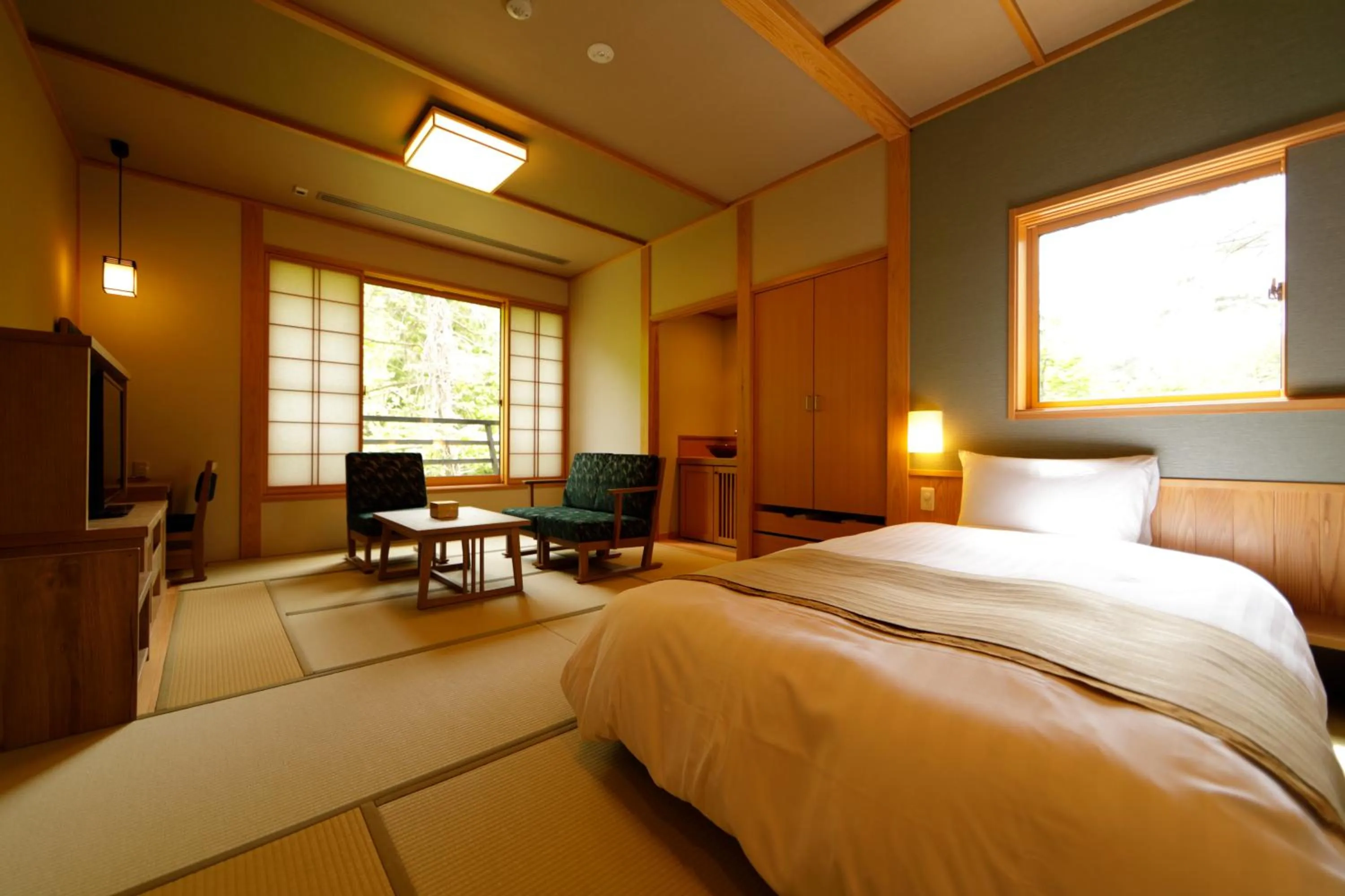 Living room, Bed in Yukemuri no Yado Inazumi Onsen
