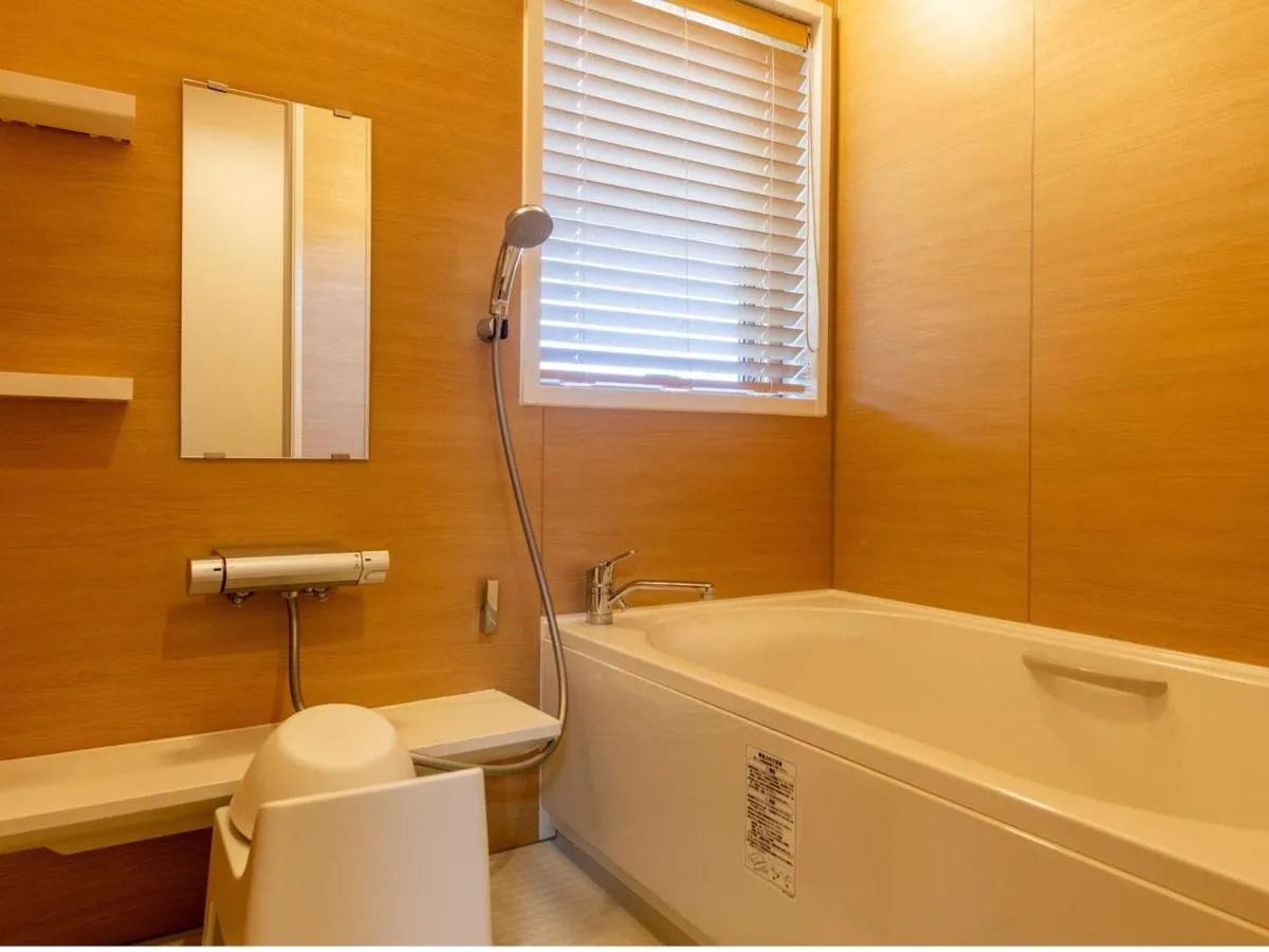 Shower in Yukemuri no Yado Inazumi Onsen