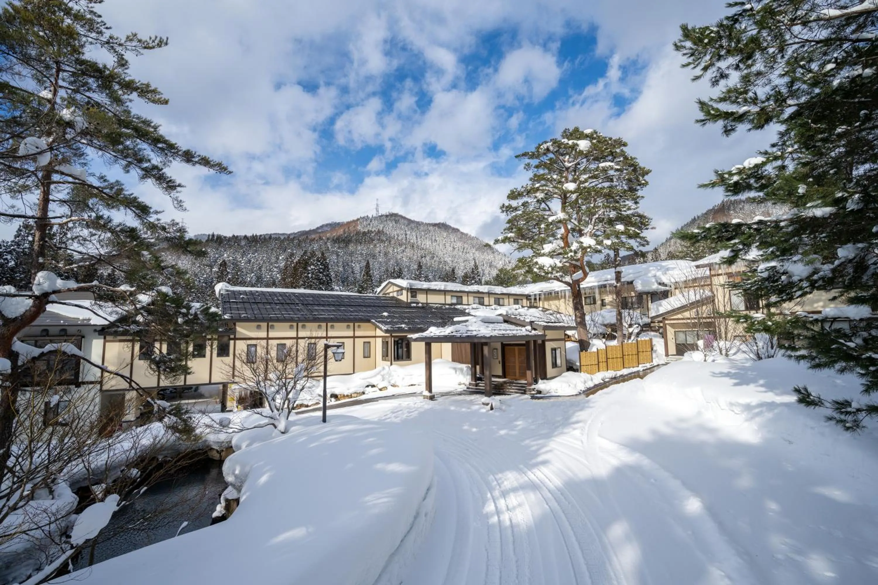 Winter in Yukemuri no Yado Inazumi Onsen