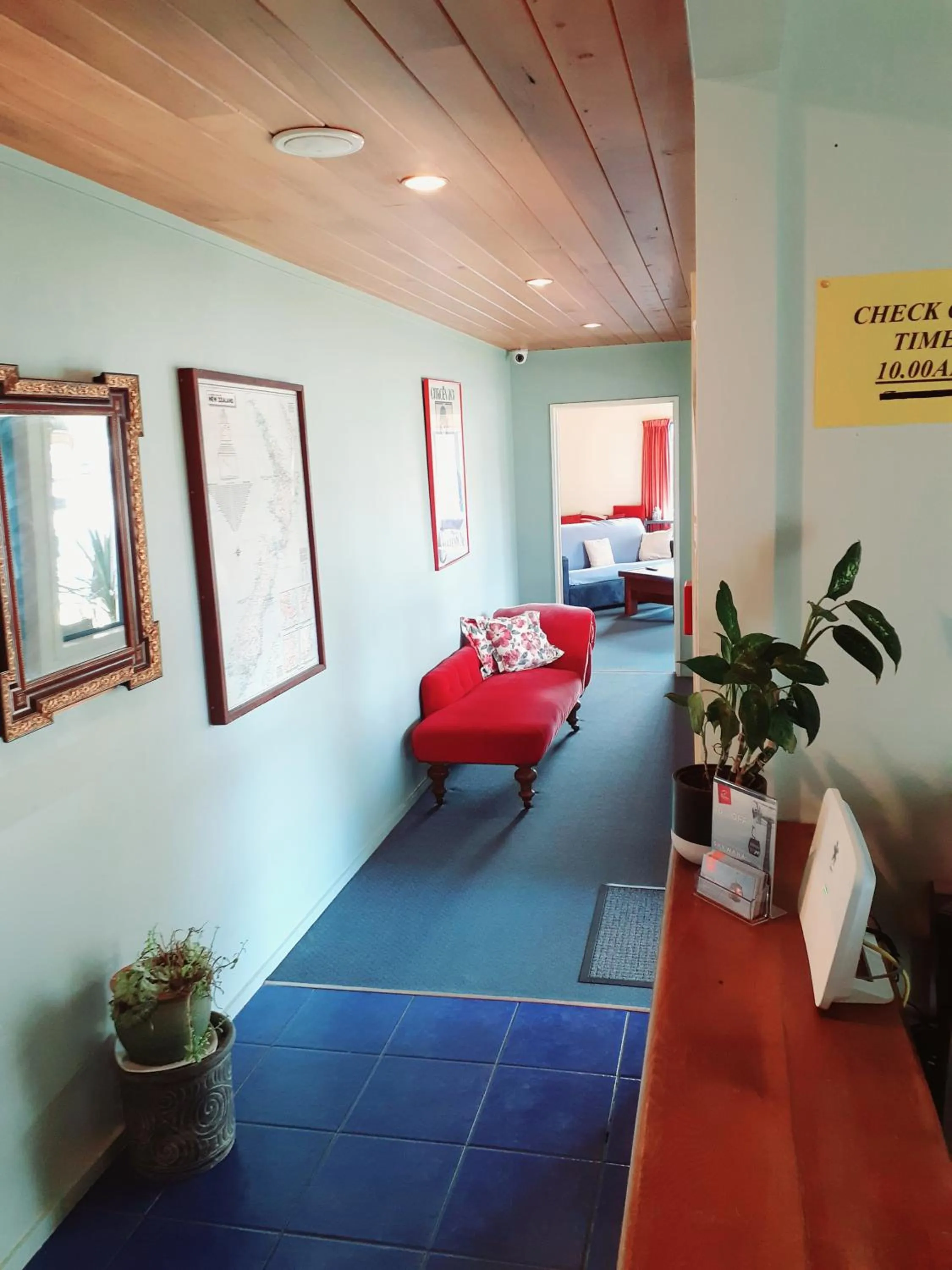 Restaurant/places to eat, Bed in Tongariro River Retreat