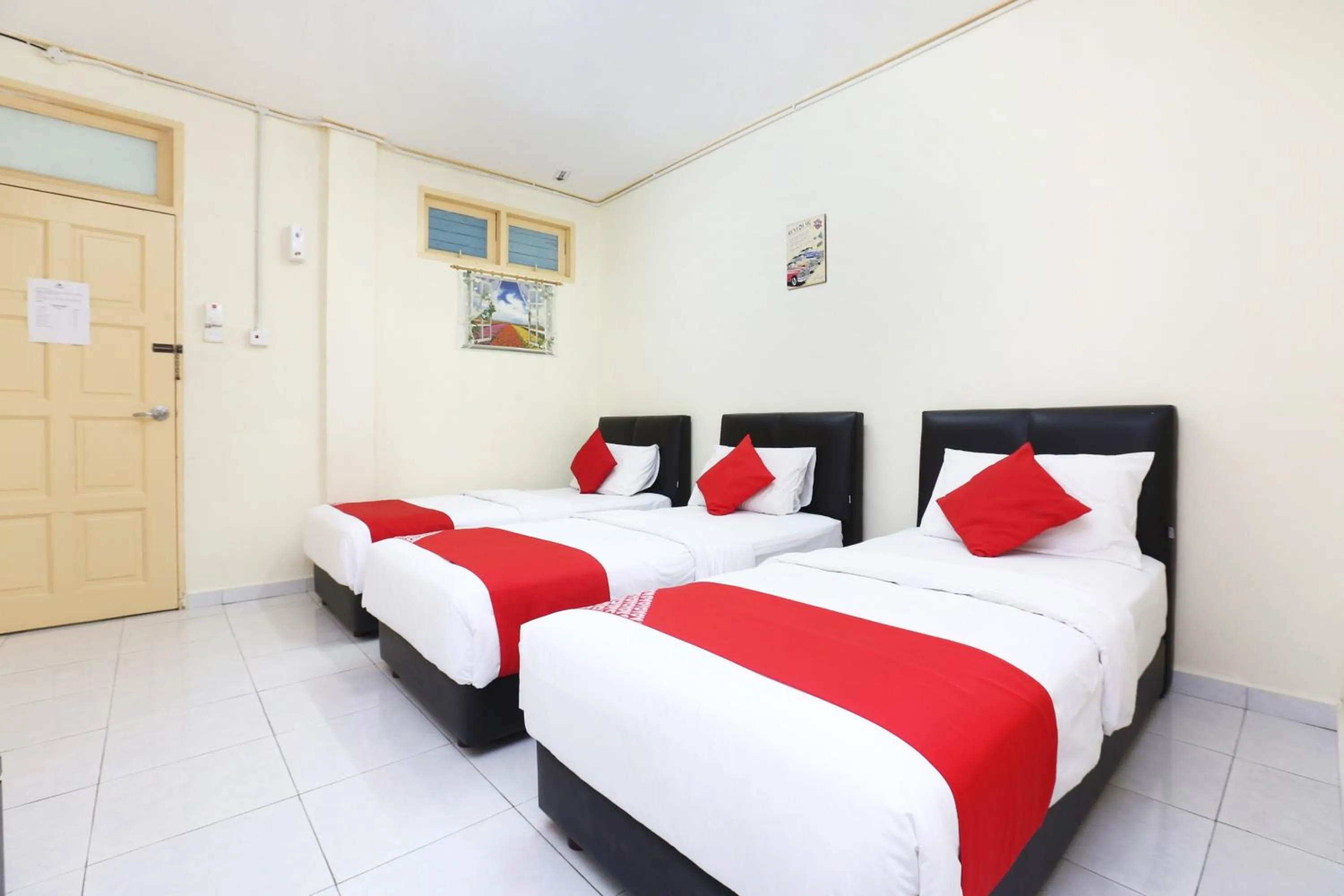 Bedroom, Bed in Hotel O Pelangi Marang