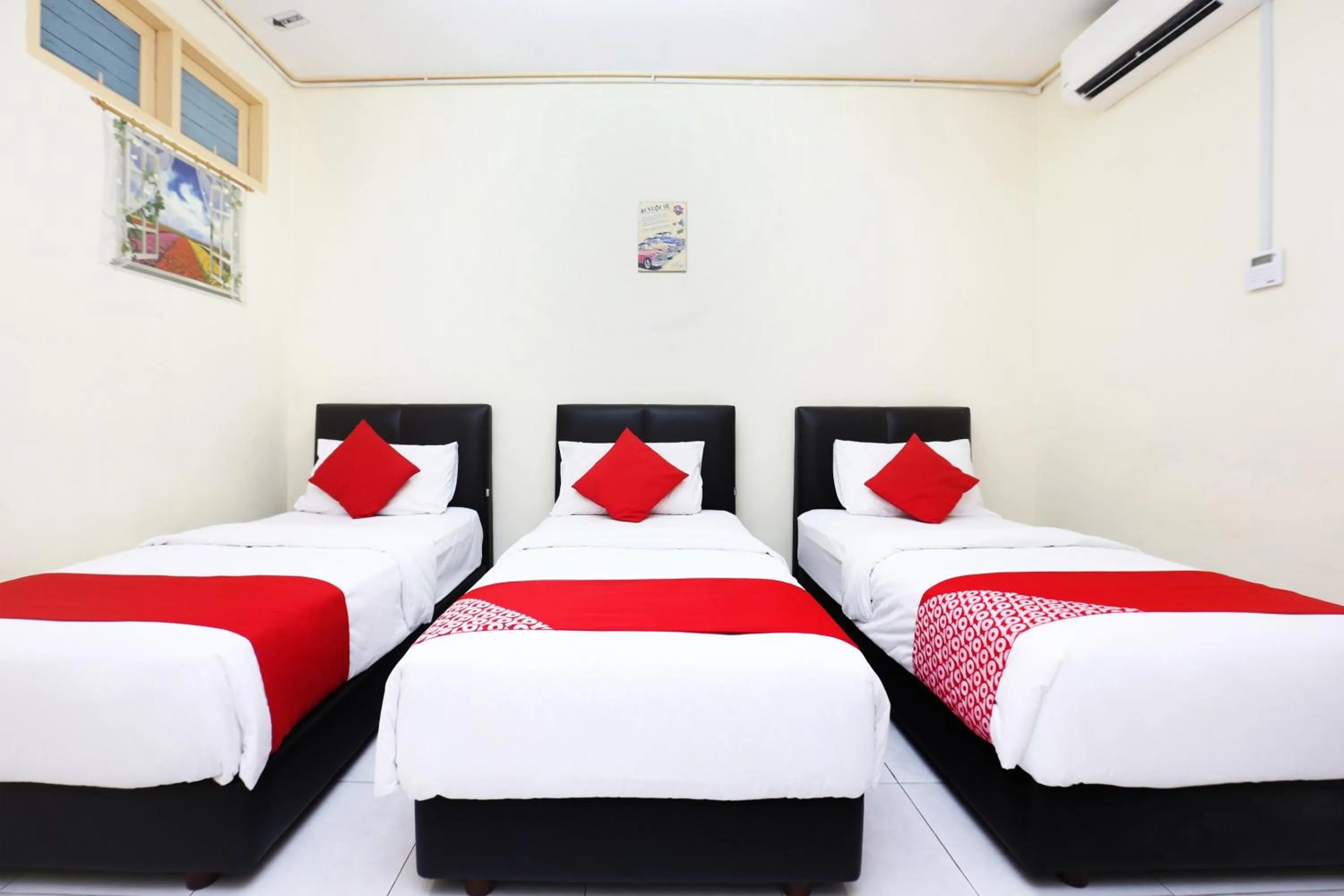 Bedroom, Bed in Hotel O Pelangi Marang