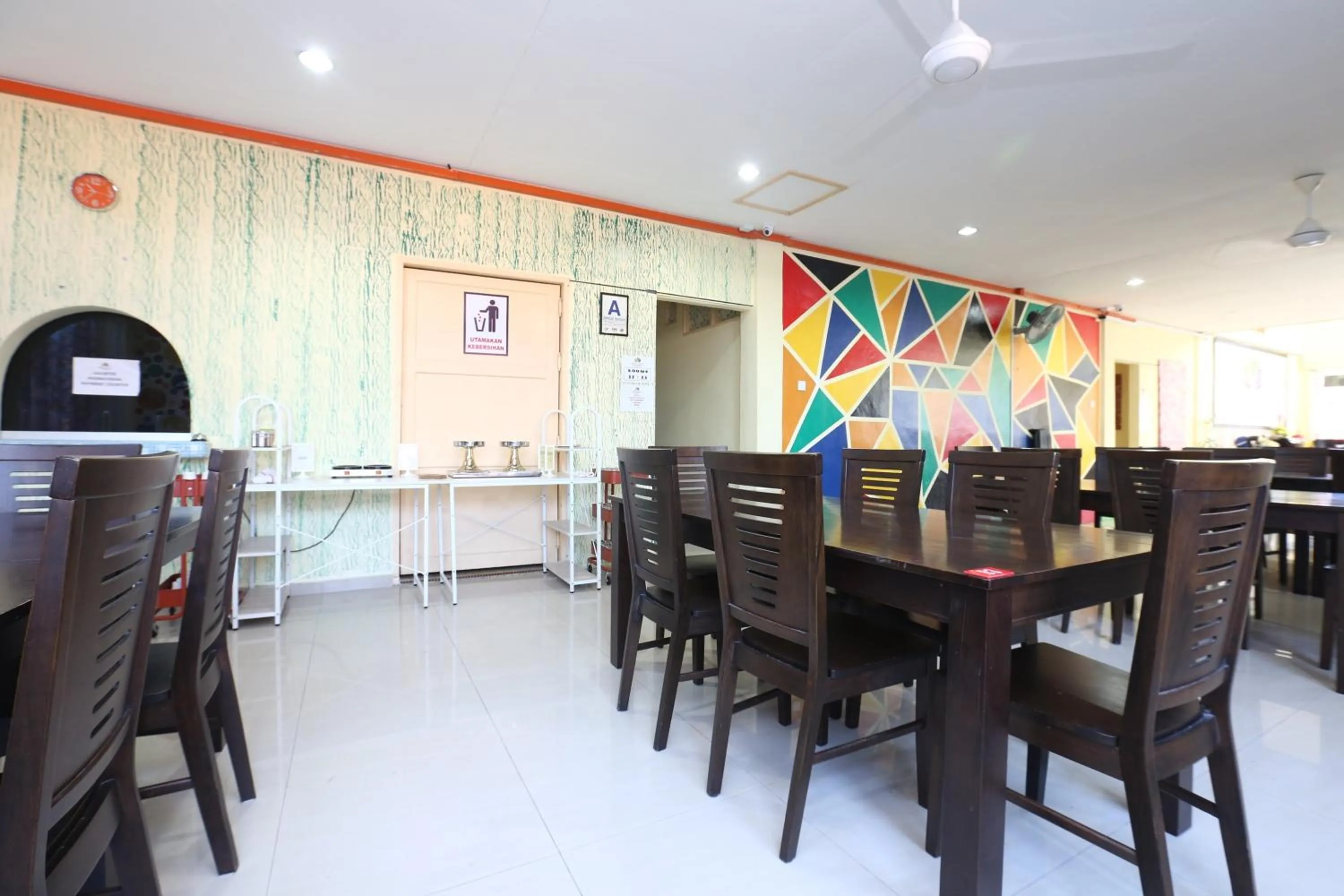 Restaurant/places to eat in Hotel O Pelangi Marang