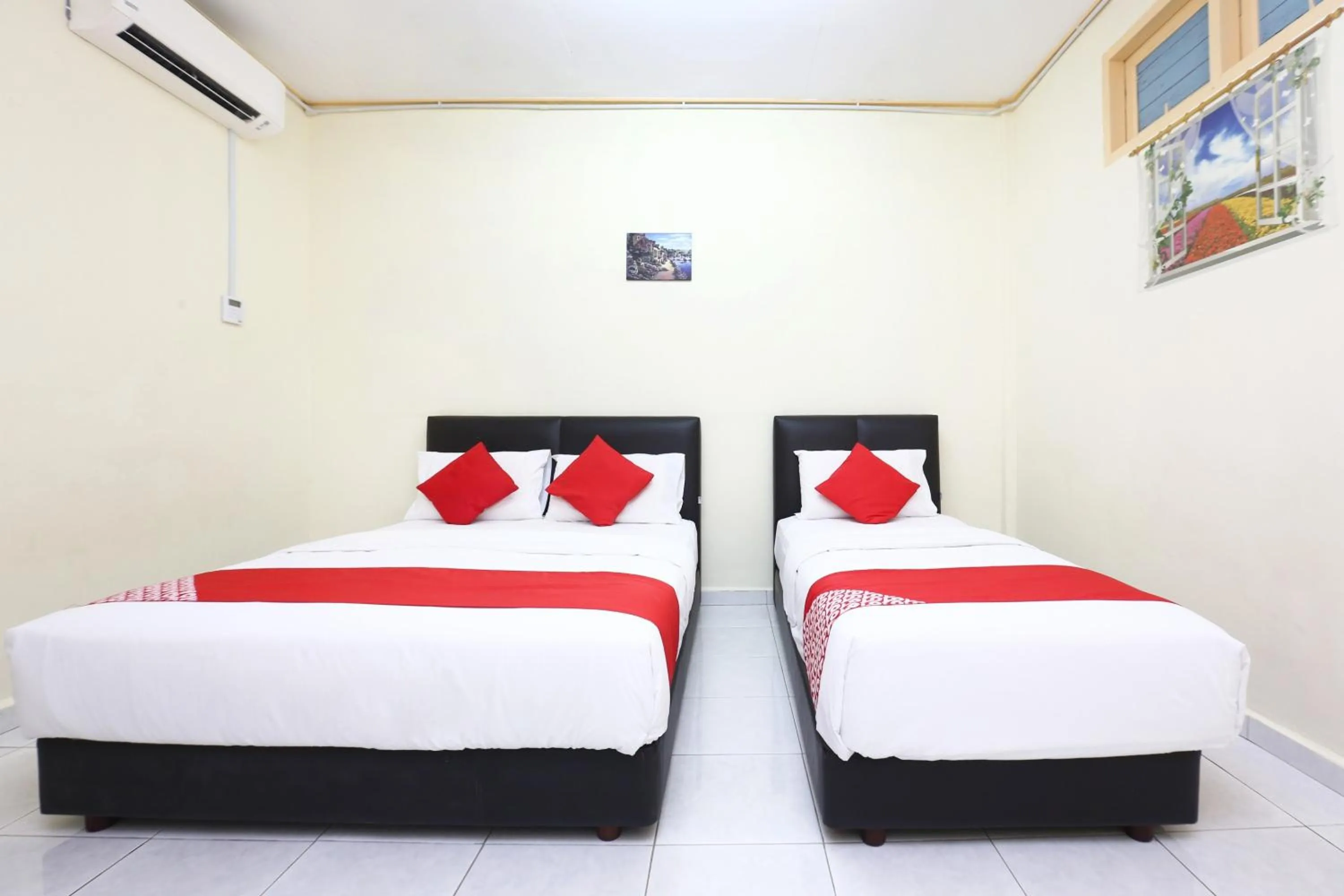Bedroom, Bed in Hotel O Pelangi Marang