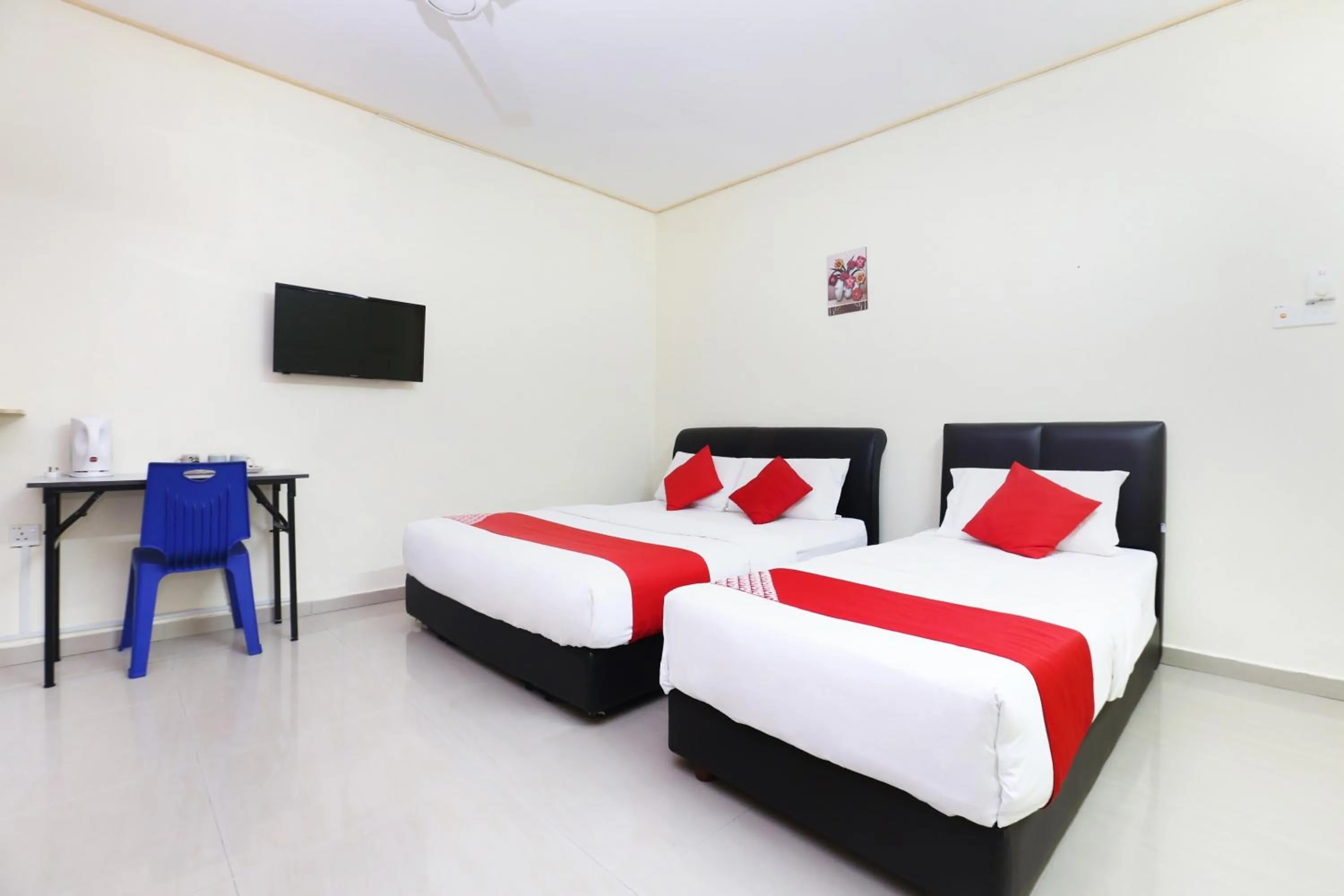 Bedroom, Bed in Hotel O Pelangi Marang