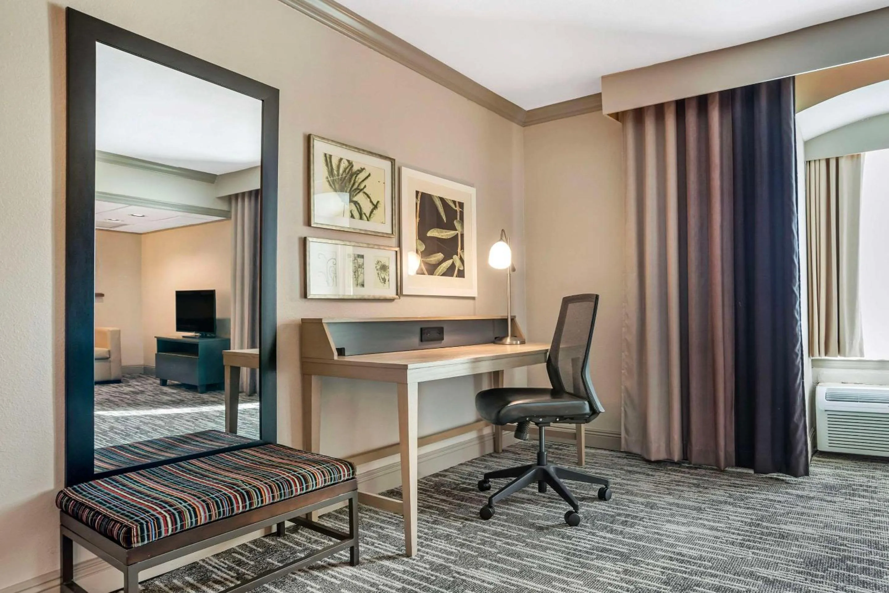 Bedroom, Bed in Country Inn & Suites by Radisson, Metairie New Orleans , LA