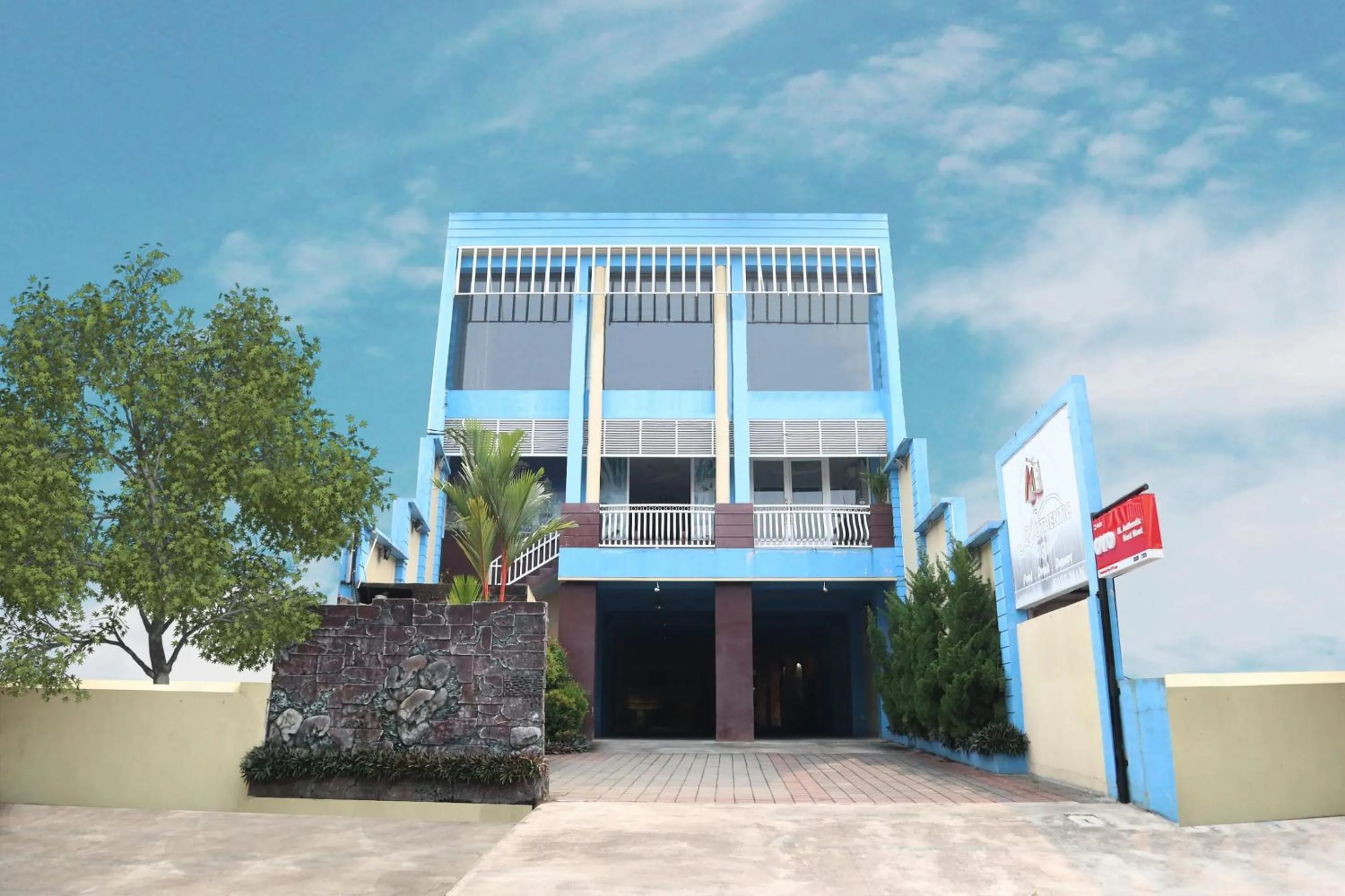 Facade/entrance in Hotel O M Authentic Kost Man