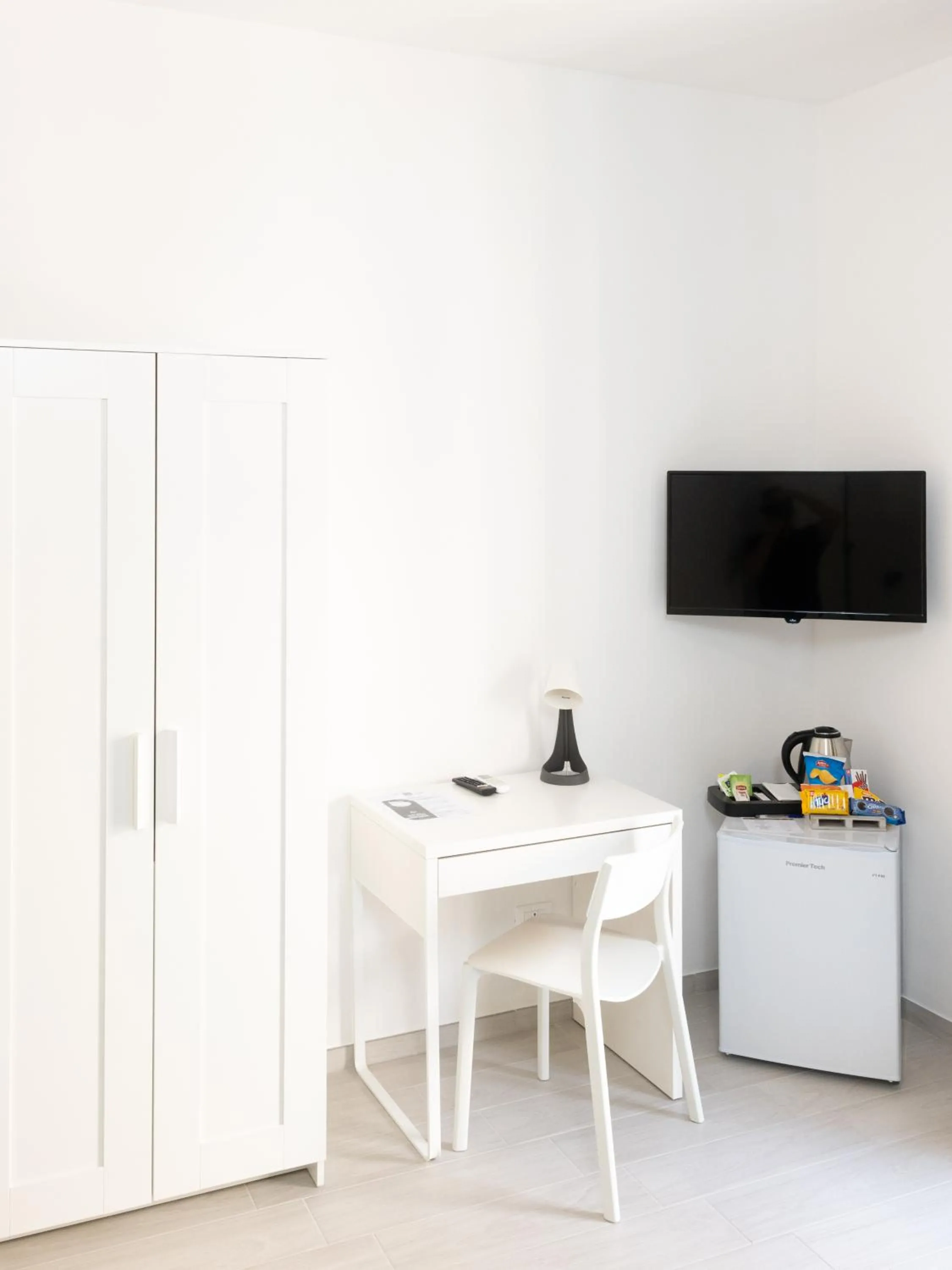 Double Room with Private Bathroom - single occupancy in La Trinacria Rooms
