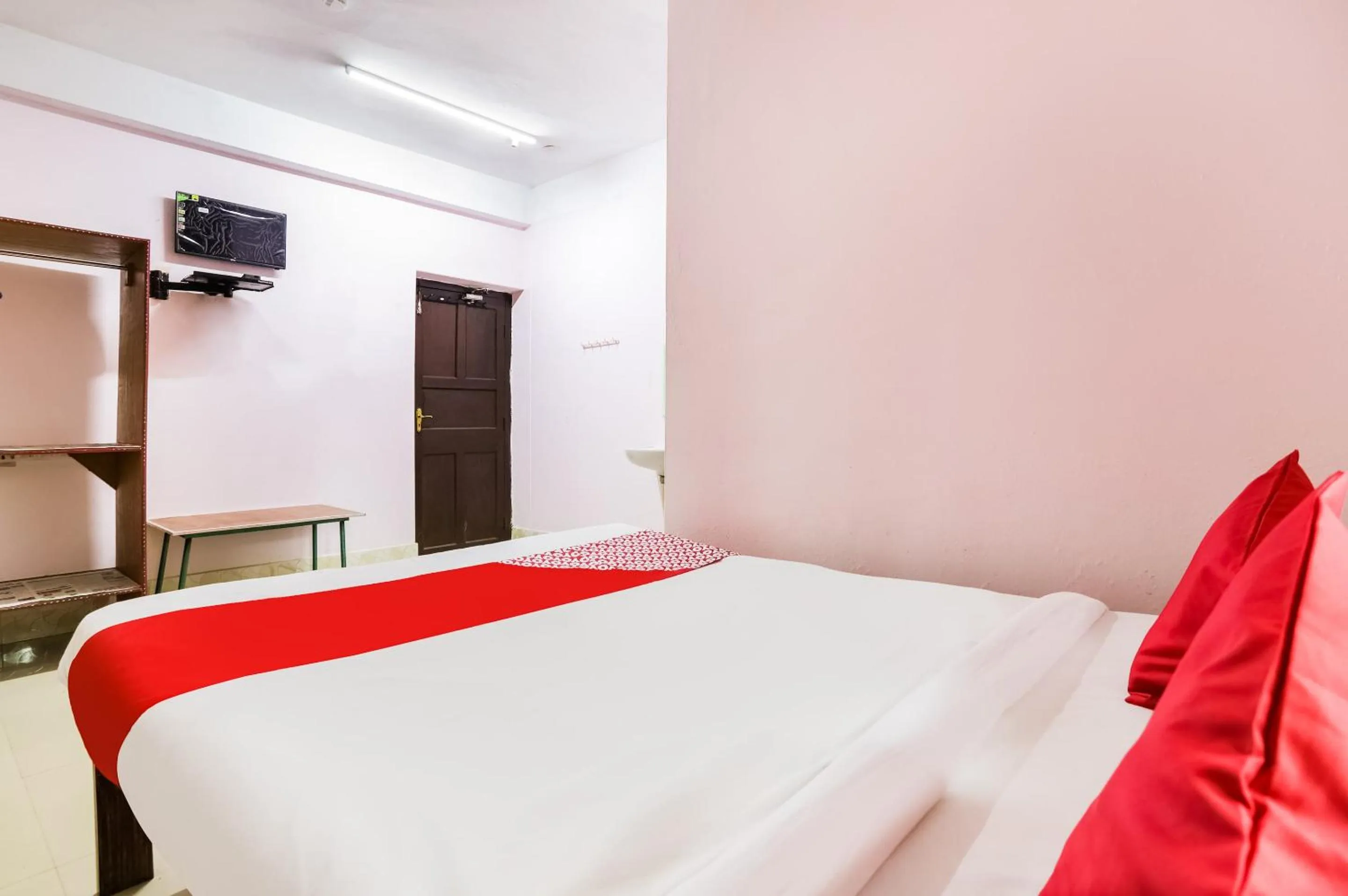 Bedroom in Hotel O Aashna