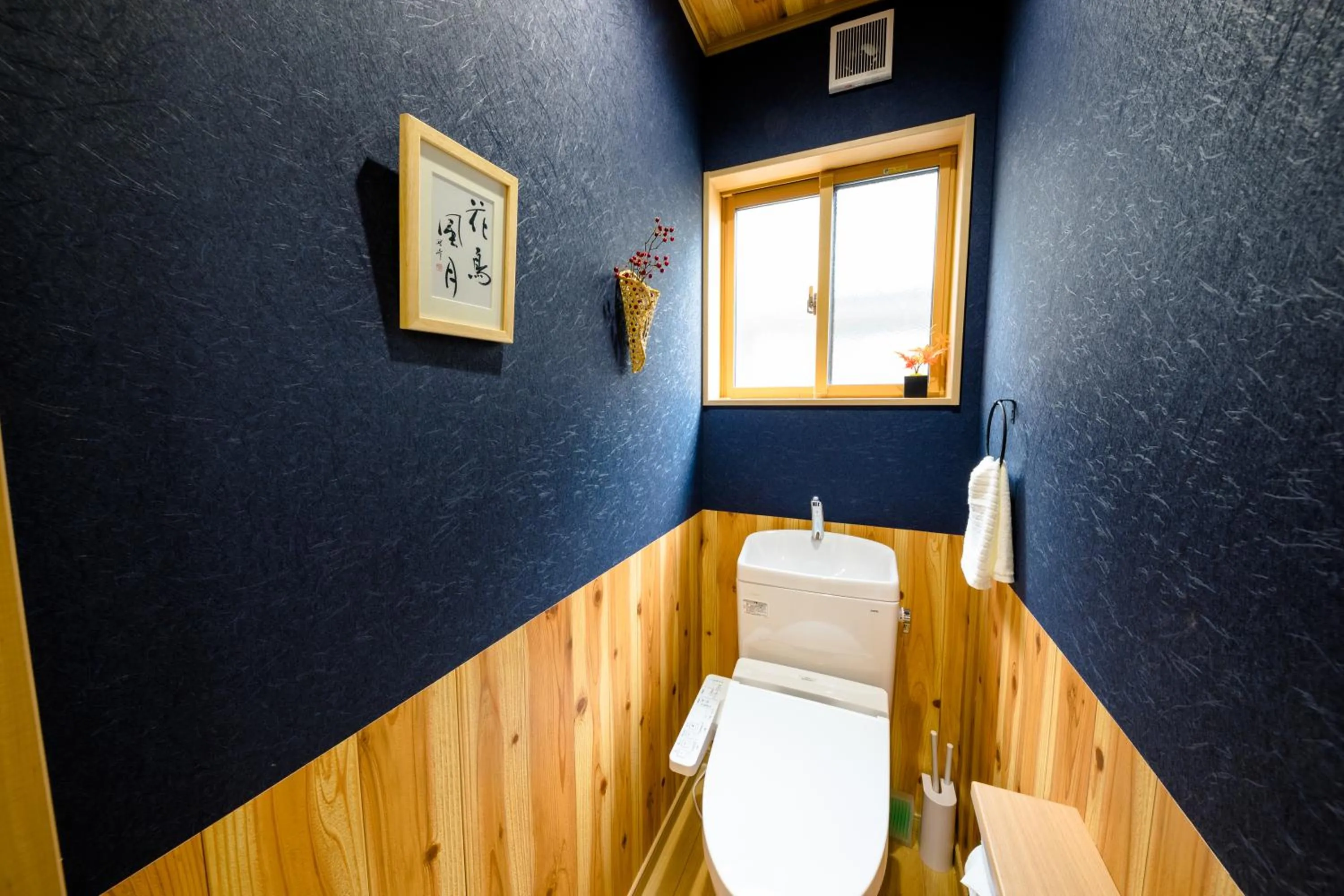 Toilet in FUJI-AKATSUKI Kuu