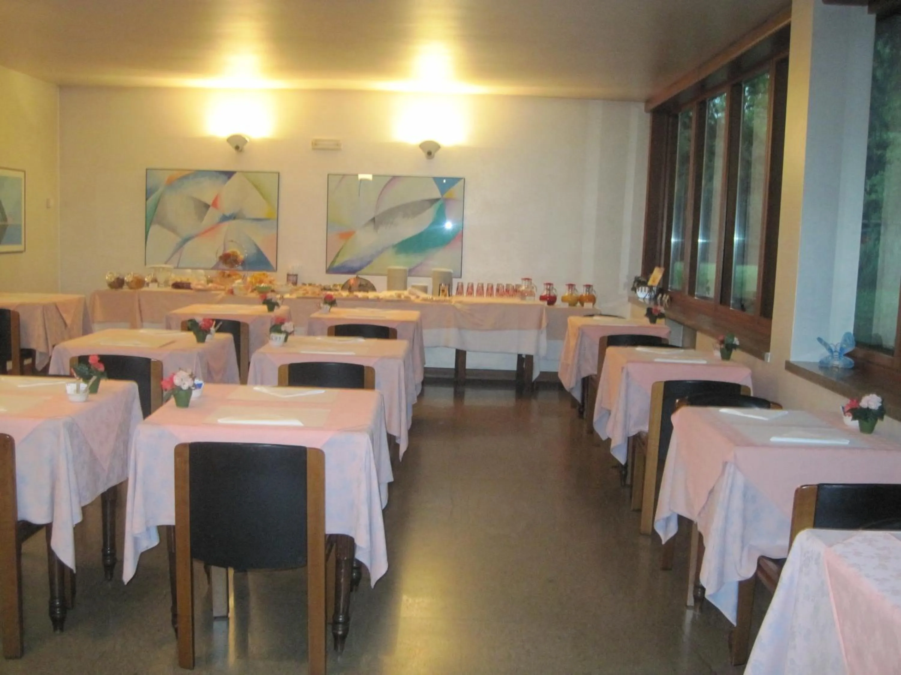 Restaurant/places to eat in Albergo Villa & Roma
