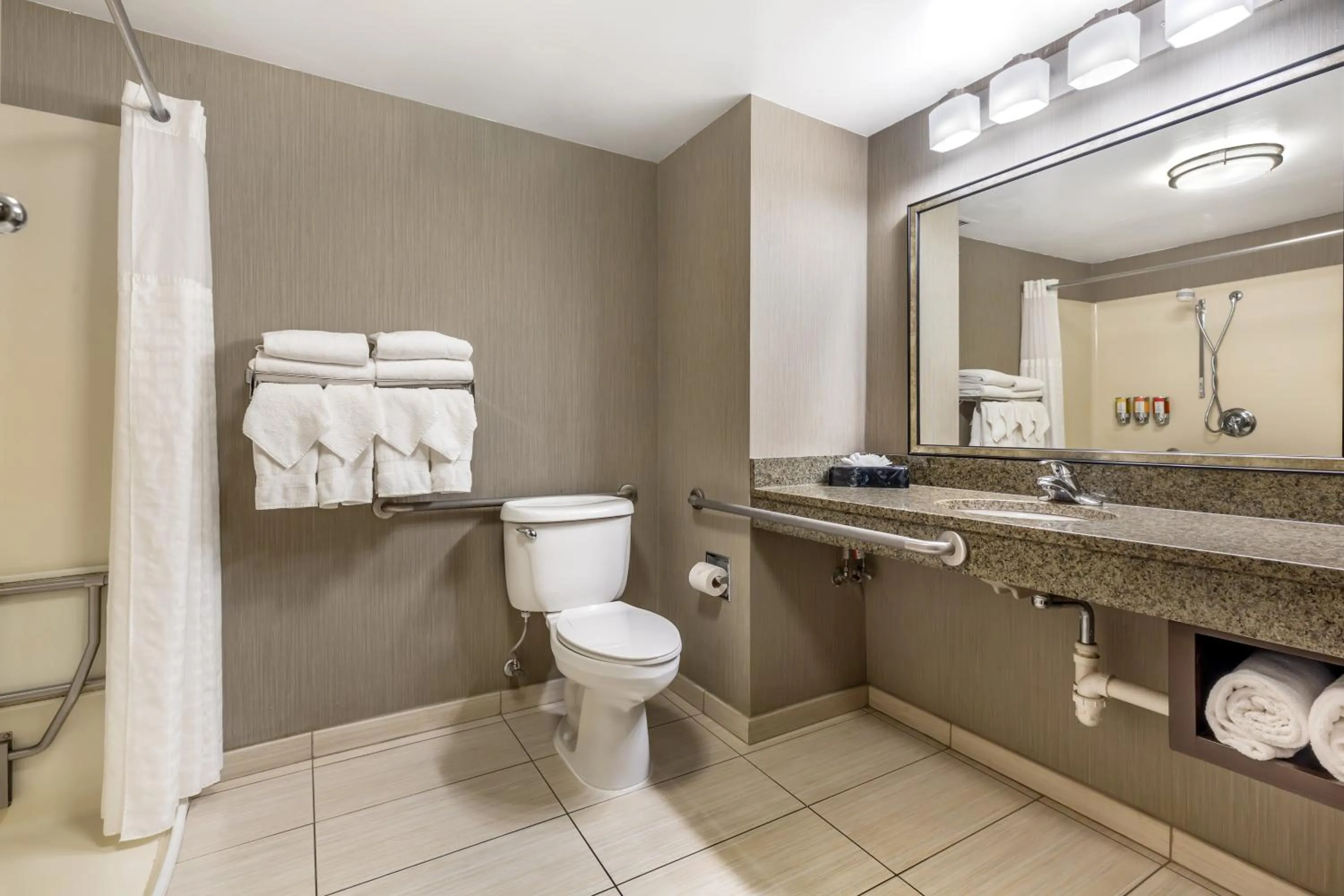 Comfort Inn & Suites Logan International Airport