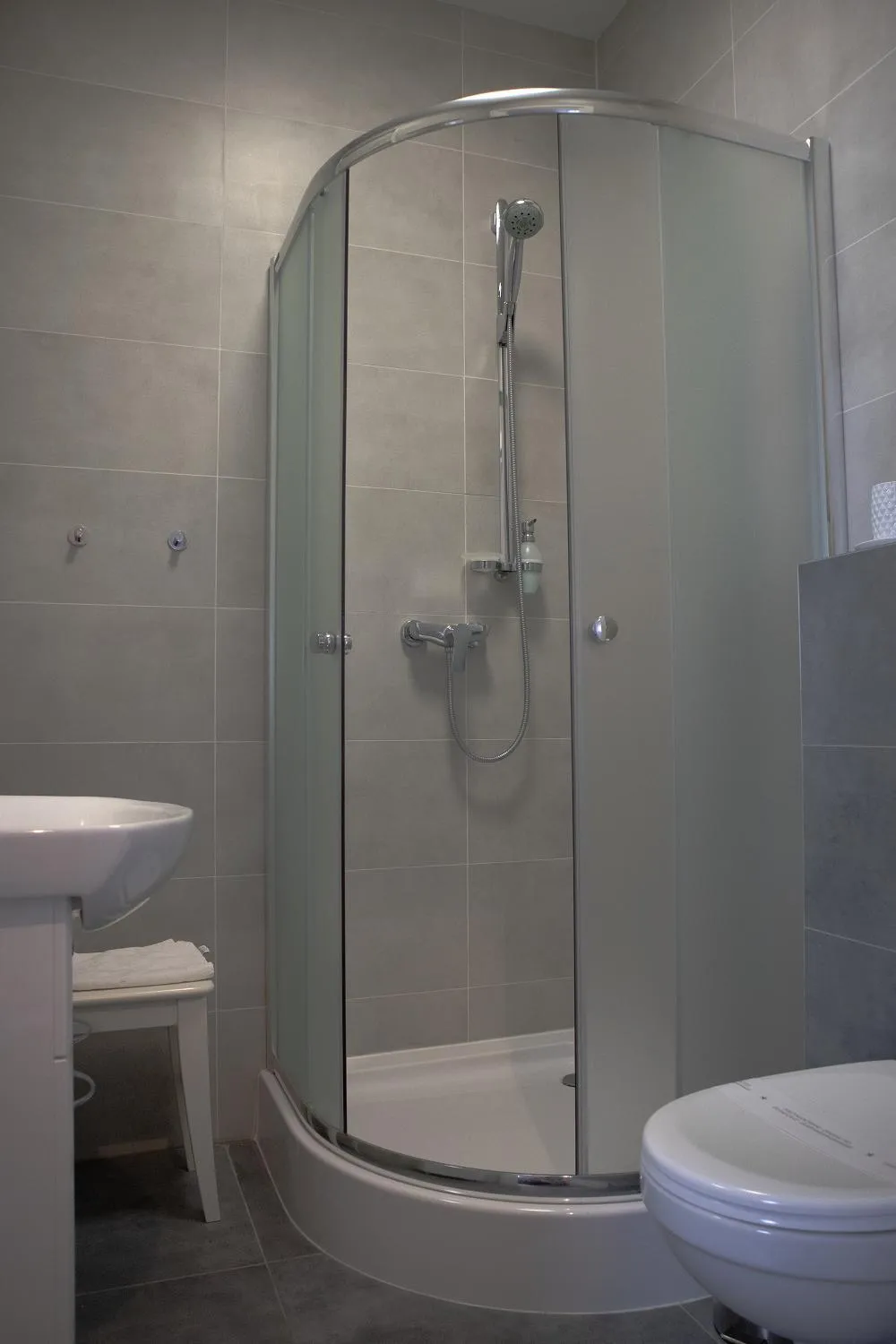 Shower in Oak Tree Old Town Apartments