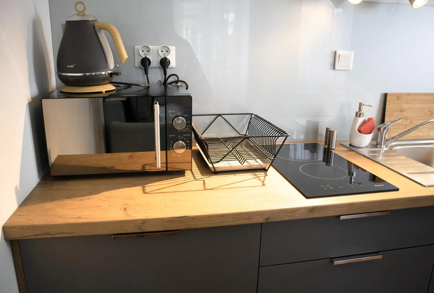 Kitchen or kitchenette in Oak Tree Old Town Apartments