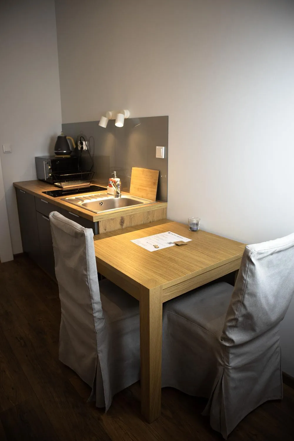 Kitchen or kitchenette in Oak Tree Old Town Apartments